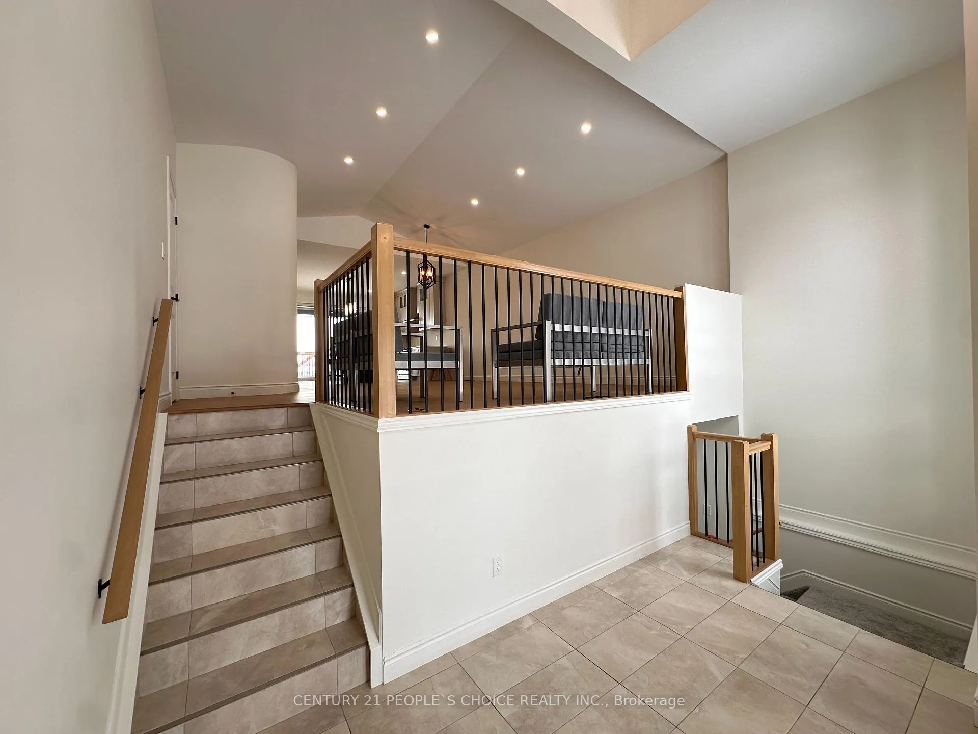 Photo 2 of Unit Main, 81 Kingsbridge Drive, Amherstburg — HOMEH