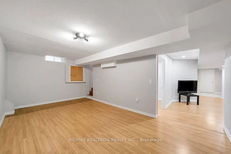 Photo 5 of 28 Hartwell Way, Aurora, Bayview Northeast — HOMEH