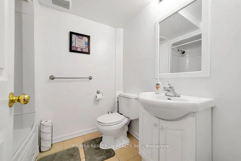 Photo 11 of 28 Hartwell Way, Aurora, Bayview Northeast — HOMEH