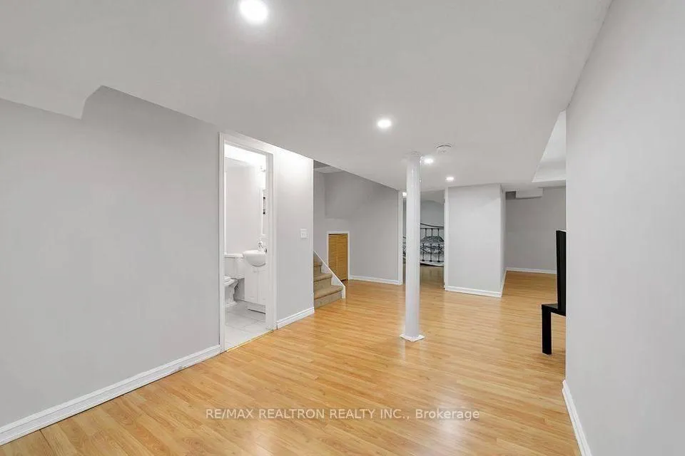 Photo 17 of 28 Hartwell Way, Aurora, Bayview Northeast — HOMEH