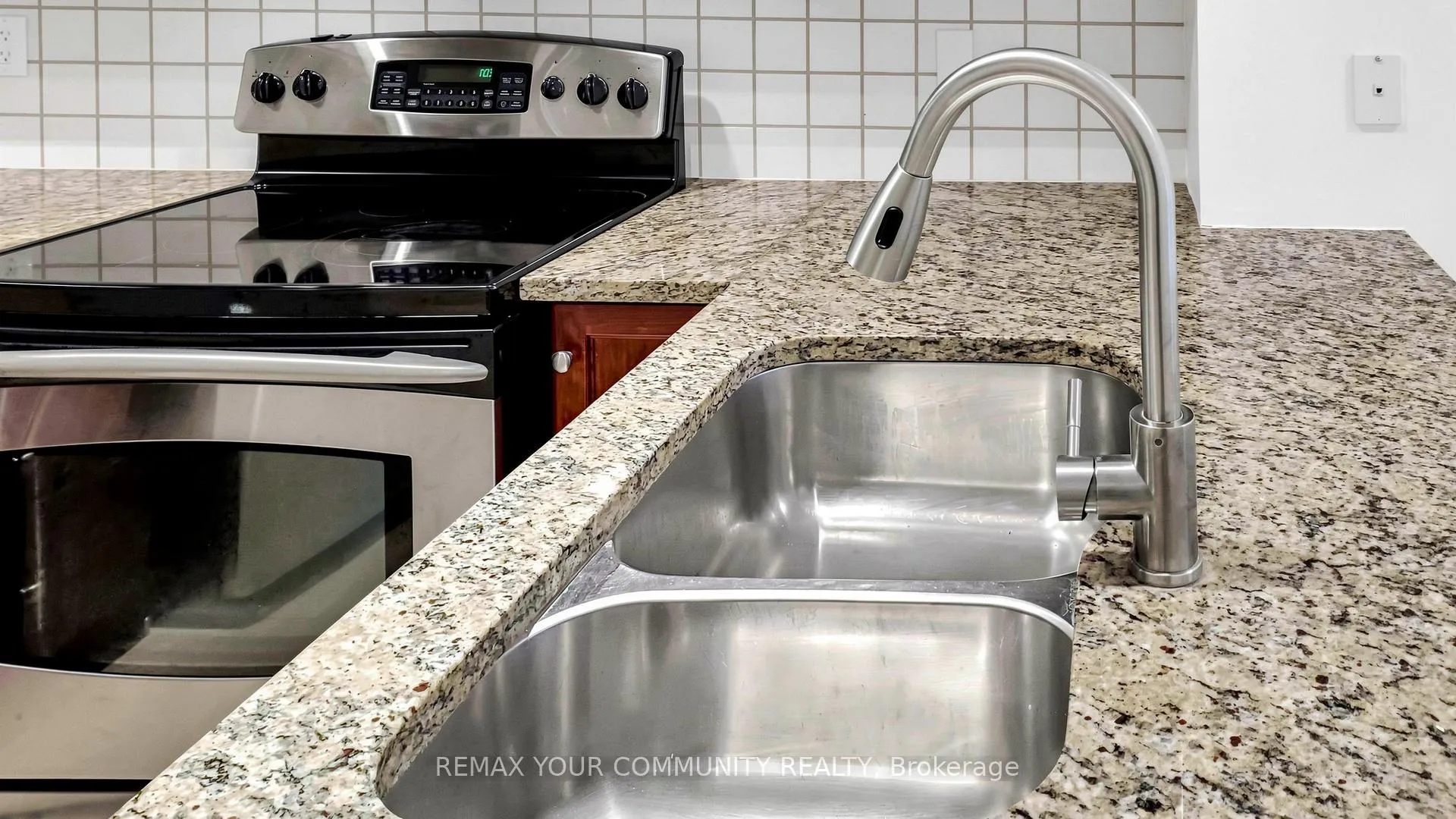 Photo 17 of Unit 310, 438 King Street W, Toronto, Waterfront Communities — HOMEH