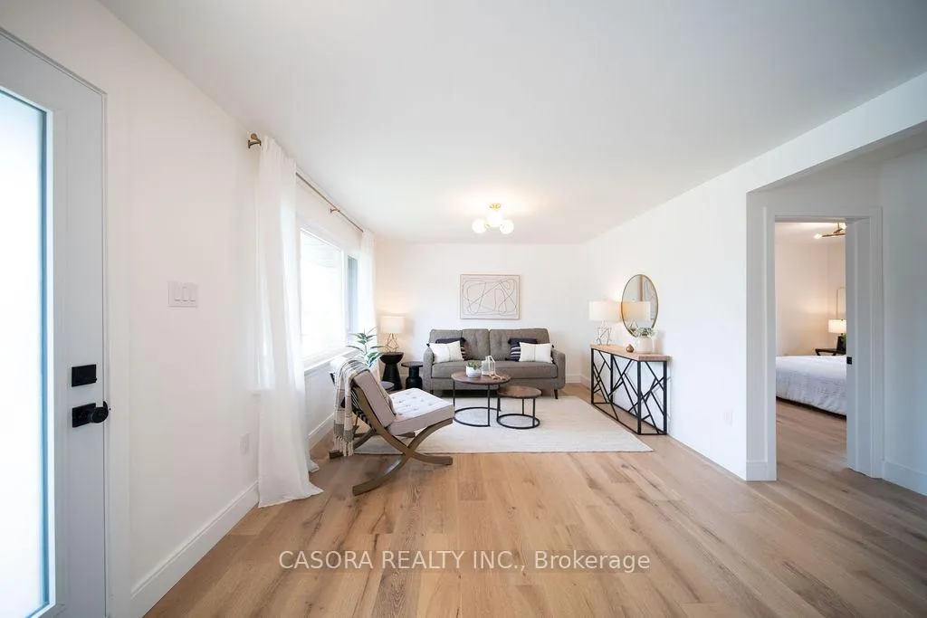 Photo 4 of Unit 1, 107 Delmar Drive, Hamilton, Buchanan — HOMEH