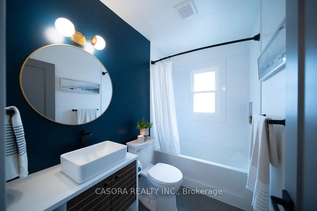 Photo 13 of Unit 1, 107 Delmar Drive, Hamilton, Buchanan — HOMEH