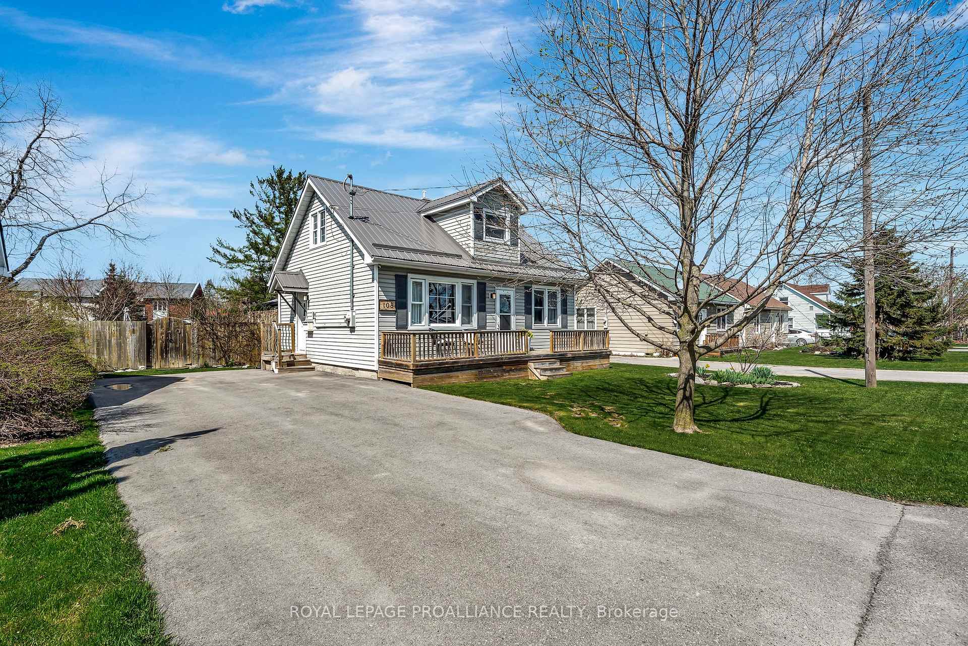 Photo 2 of 108 Karl Street, Belleville, Belleville Ward — HOMEH