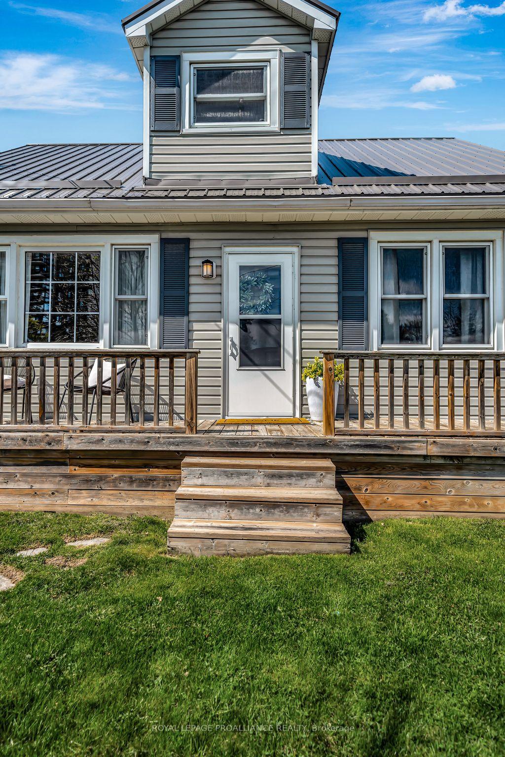 Photo 5 of 108 Karl Street, Belleville, Belleville Ward — HOMEH