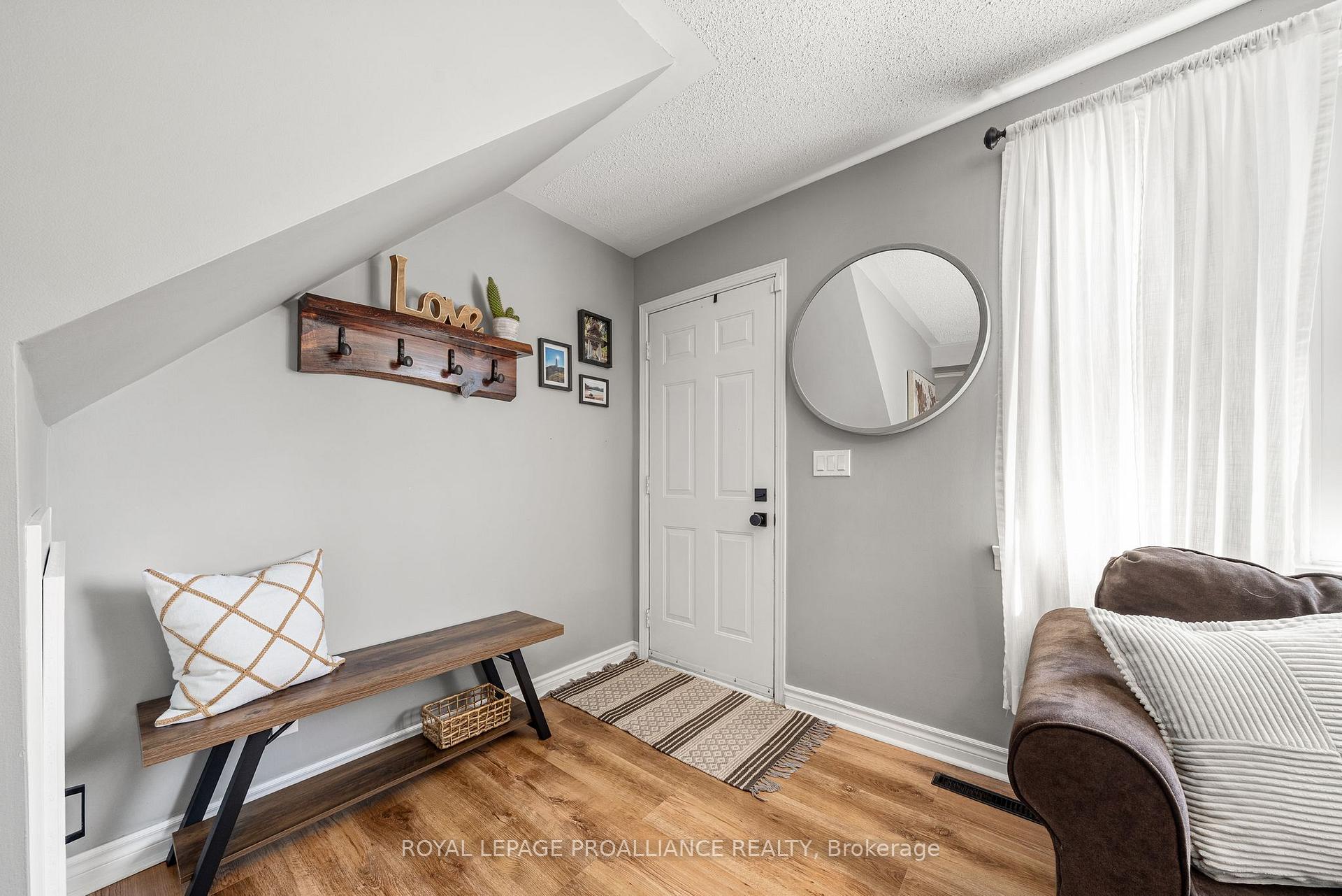 Photo 7 of 108 Karl Street, Belleville, Belleville Ward — HOMEH