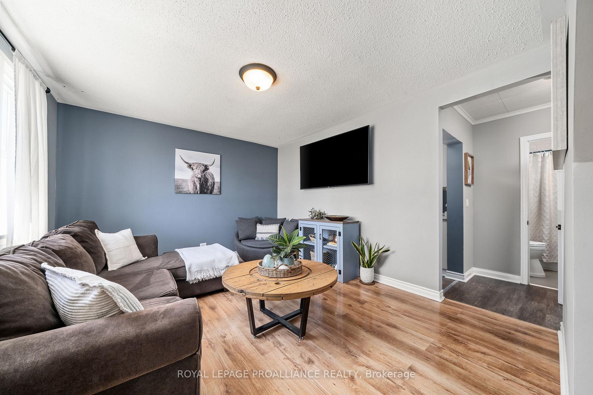 Photo 8 of 108 Karl Street, Belleville, Belleville Ward — HOMEH