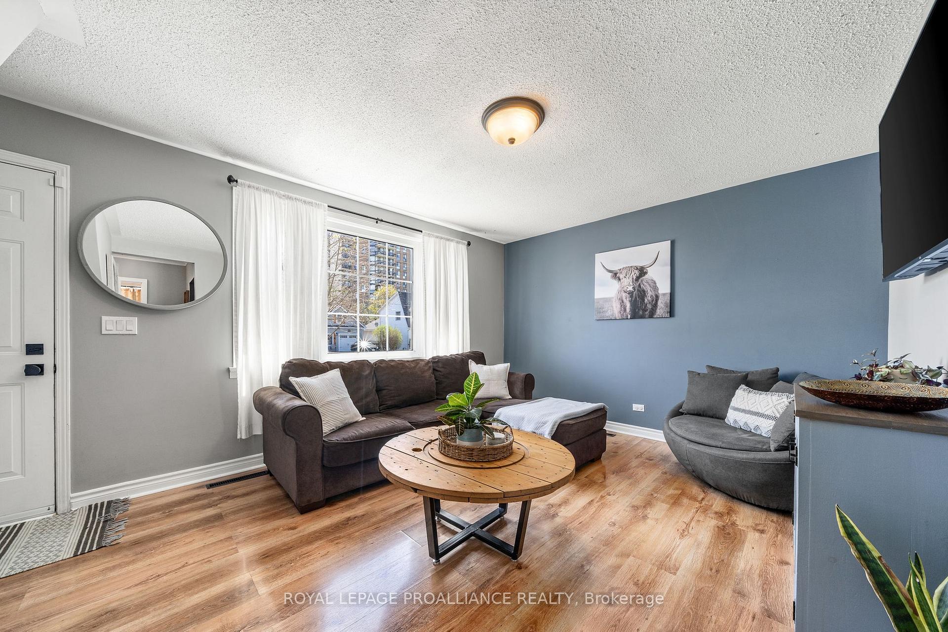 Photo 9 of 108 Karl Street, Belleville, Belleville Ward — HOMEH