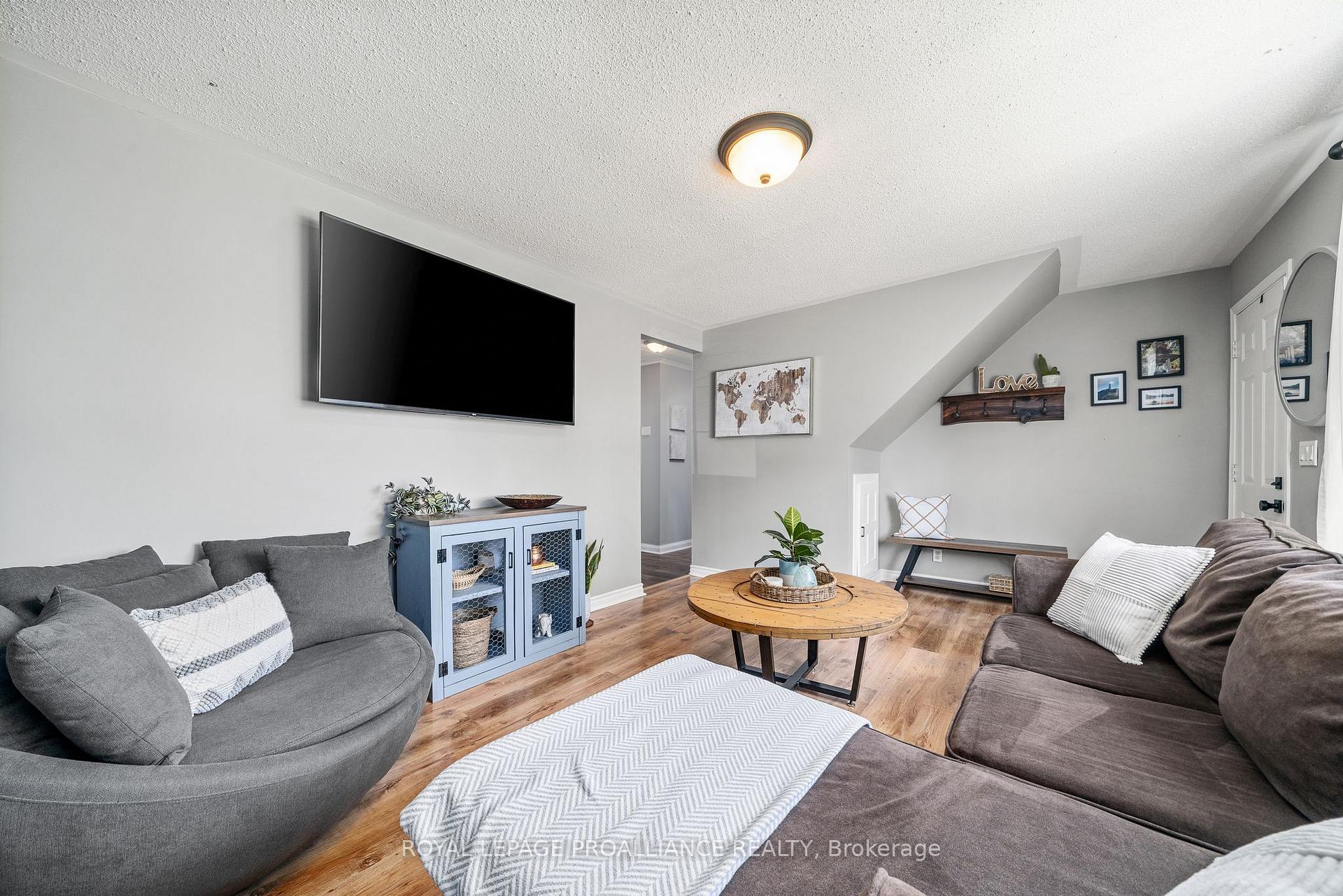 Photo 10 of 108 Karl Street, Belleville, Belleville Ward — HOMEH