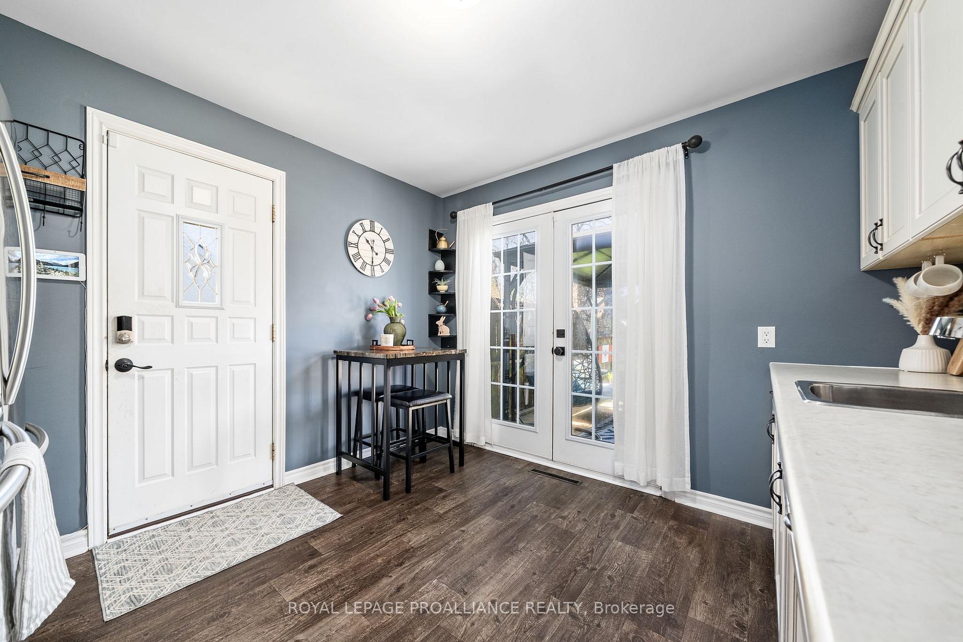 Photo 11 of 108 Karl Street, Belleville, Belleville Ward — HOMEH