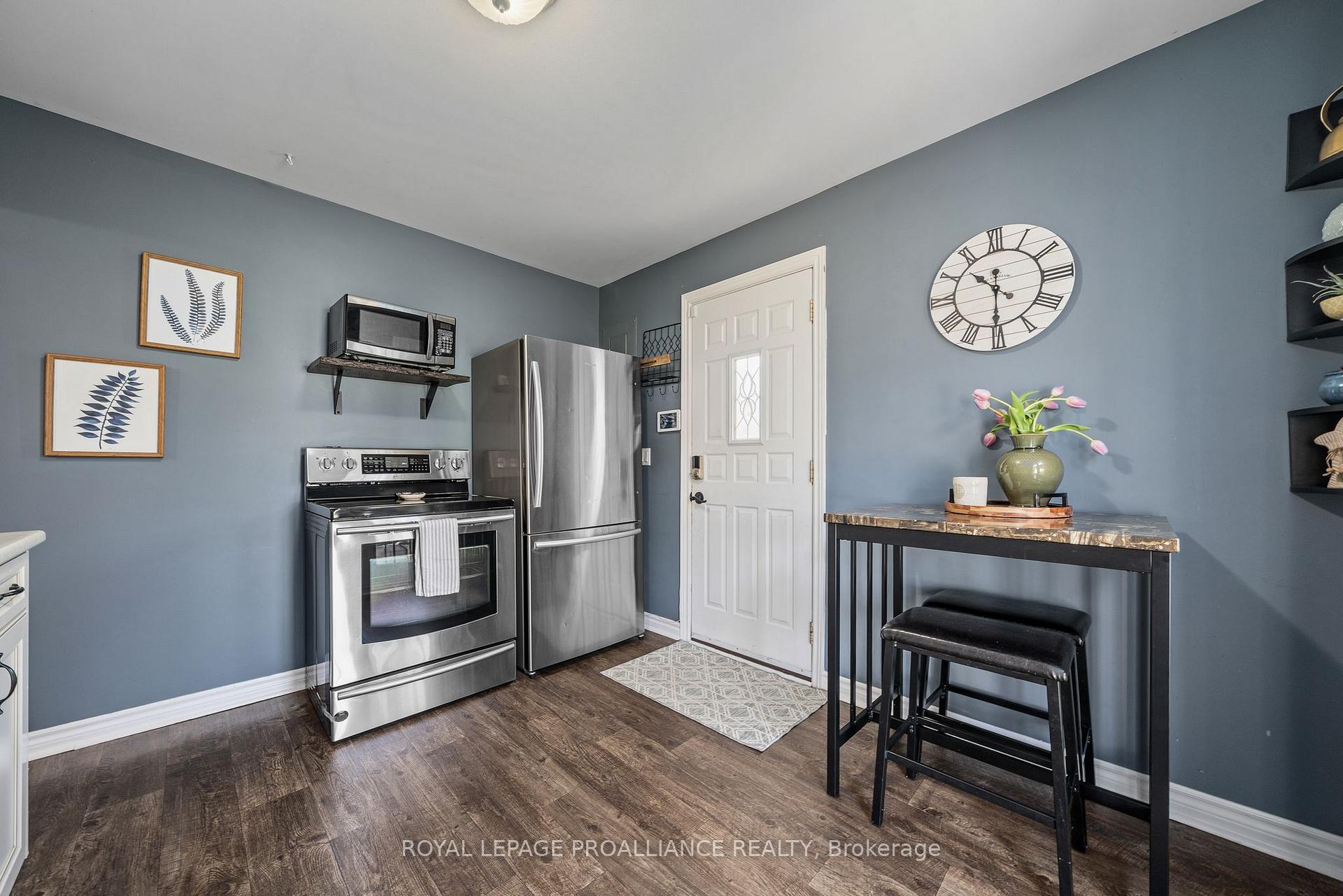 Photo 12 of 108 Karl Street, Belleville, Belleville Ward — HOMEH