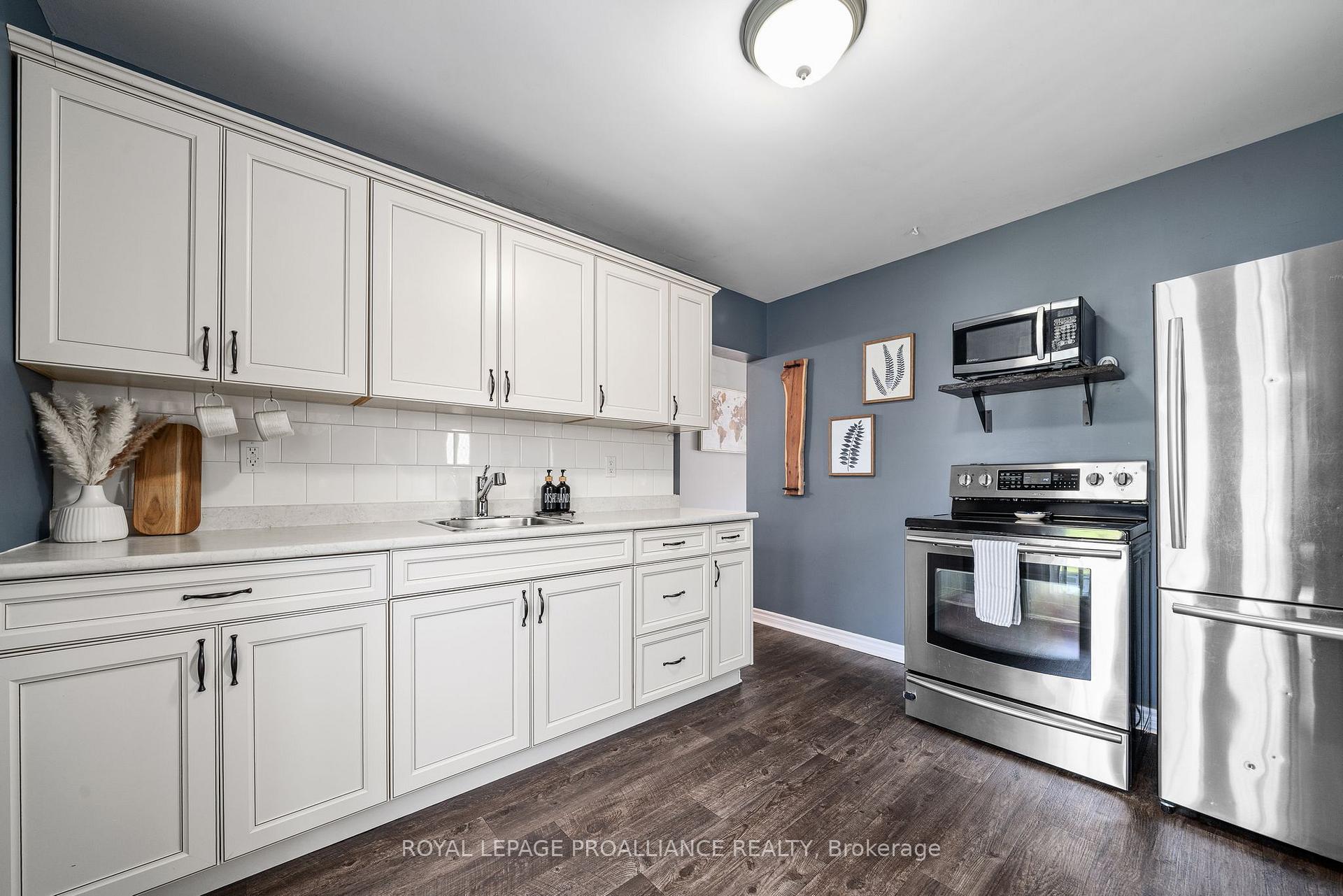 Photo 13 of 108 Karl Street, Belleville, Belleville Ward — HOMEH