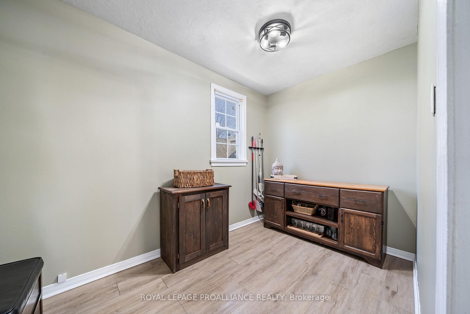 Photo 21 of 108 Karl Street, Belleville, Belleville Ward — HOMEH