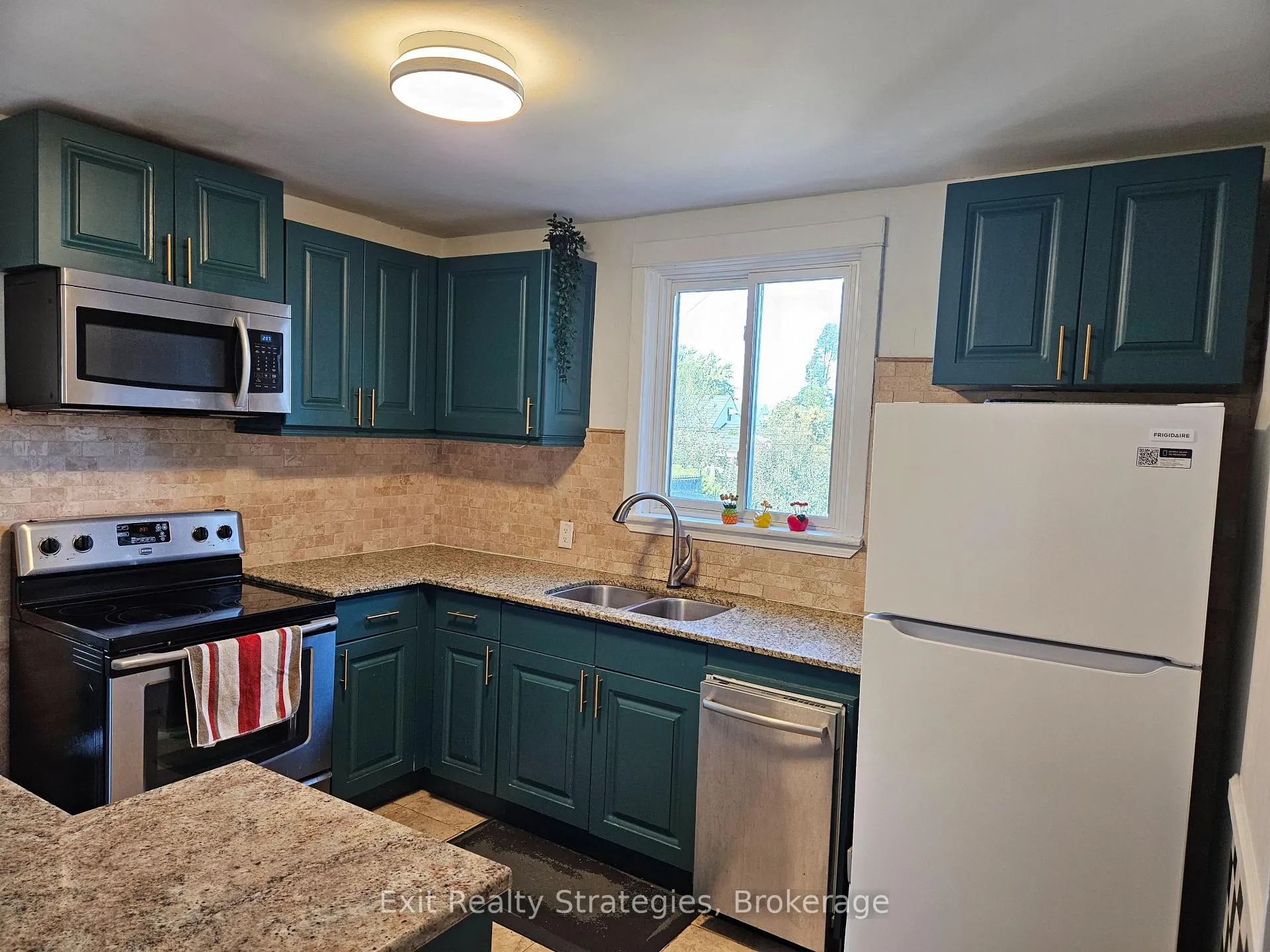 Photo 10 of 1709 King Street E, Hamilton, Delta — HOMEH