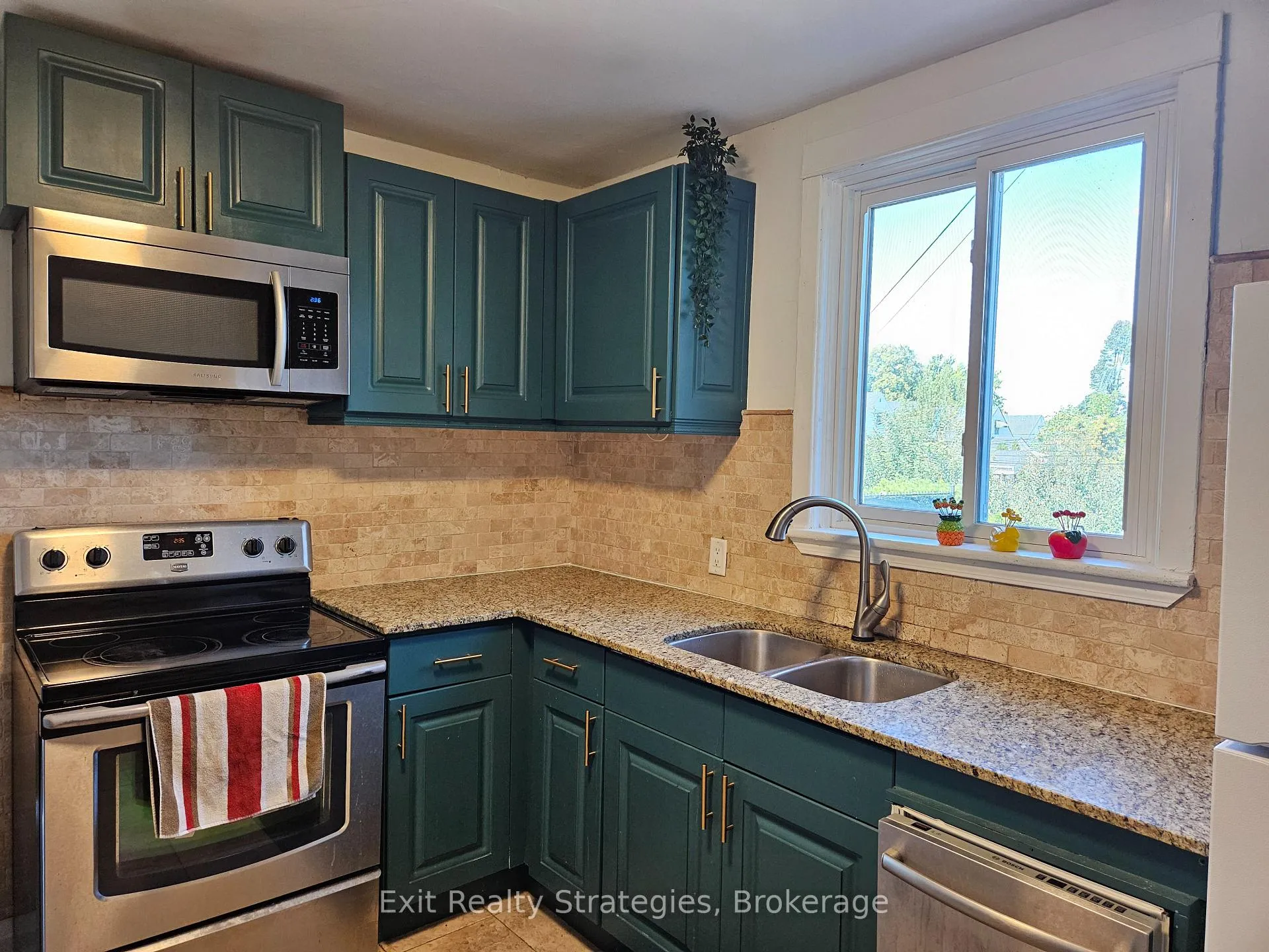 Photo 12 of 1709 King Street E, Hamilton, Delta — HOMEH