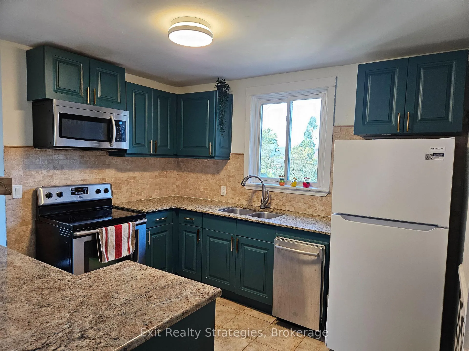 Photo 15 of 1709 King Street E, Hamilton, Delta — HOMEH
