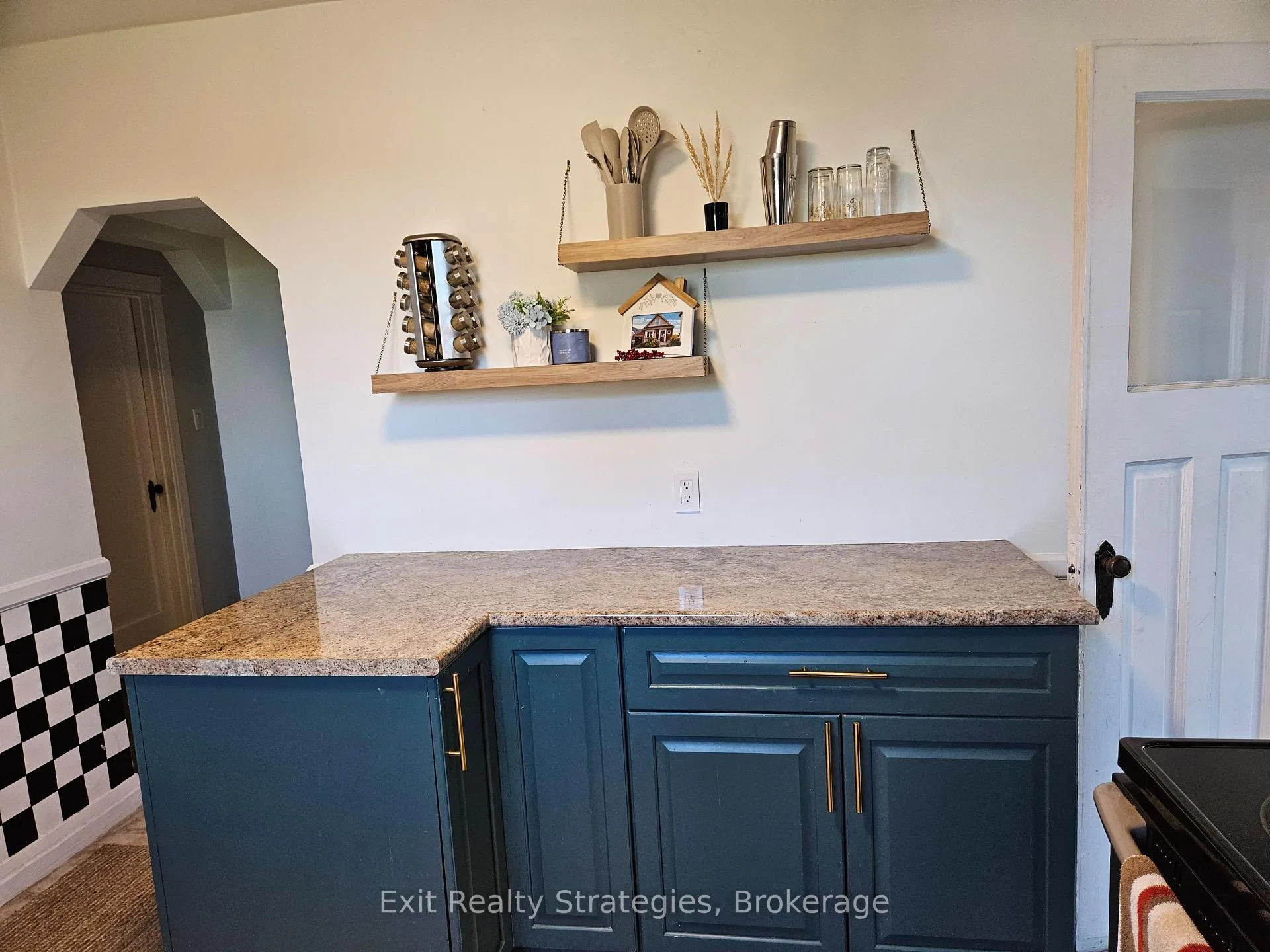 Photo 16 of 1709 King Street E, Hamilton, Delta — HOMEH