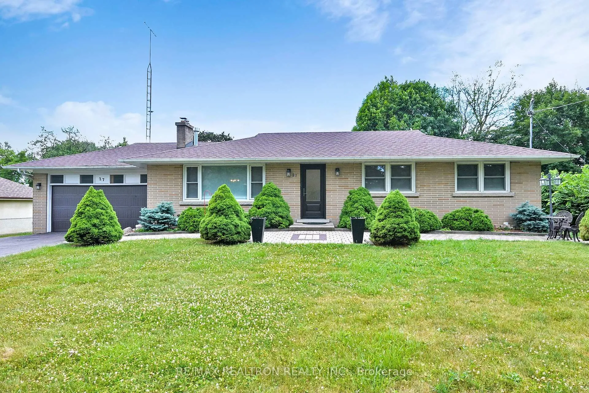 Photo 2 of 27 Naylon Street, Vaughan, Maple — HOMEH