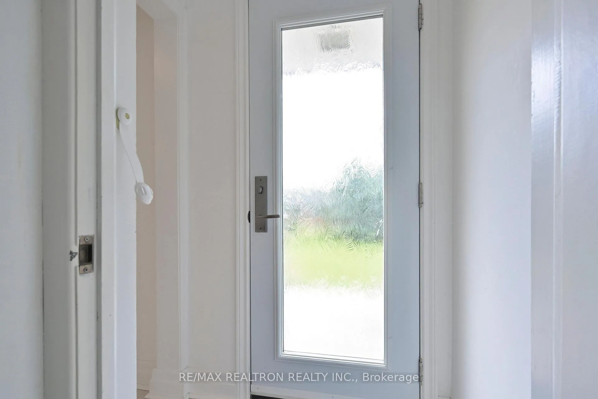 Photo 6 of 27 Naylon Street, Vaughan, Maple — HOMEH