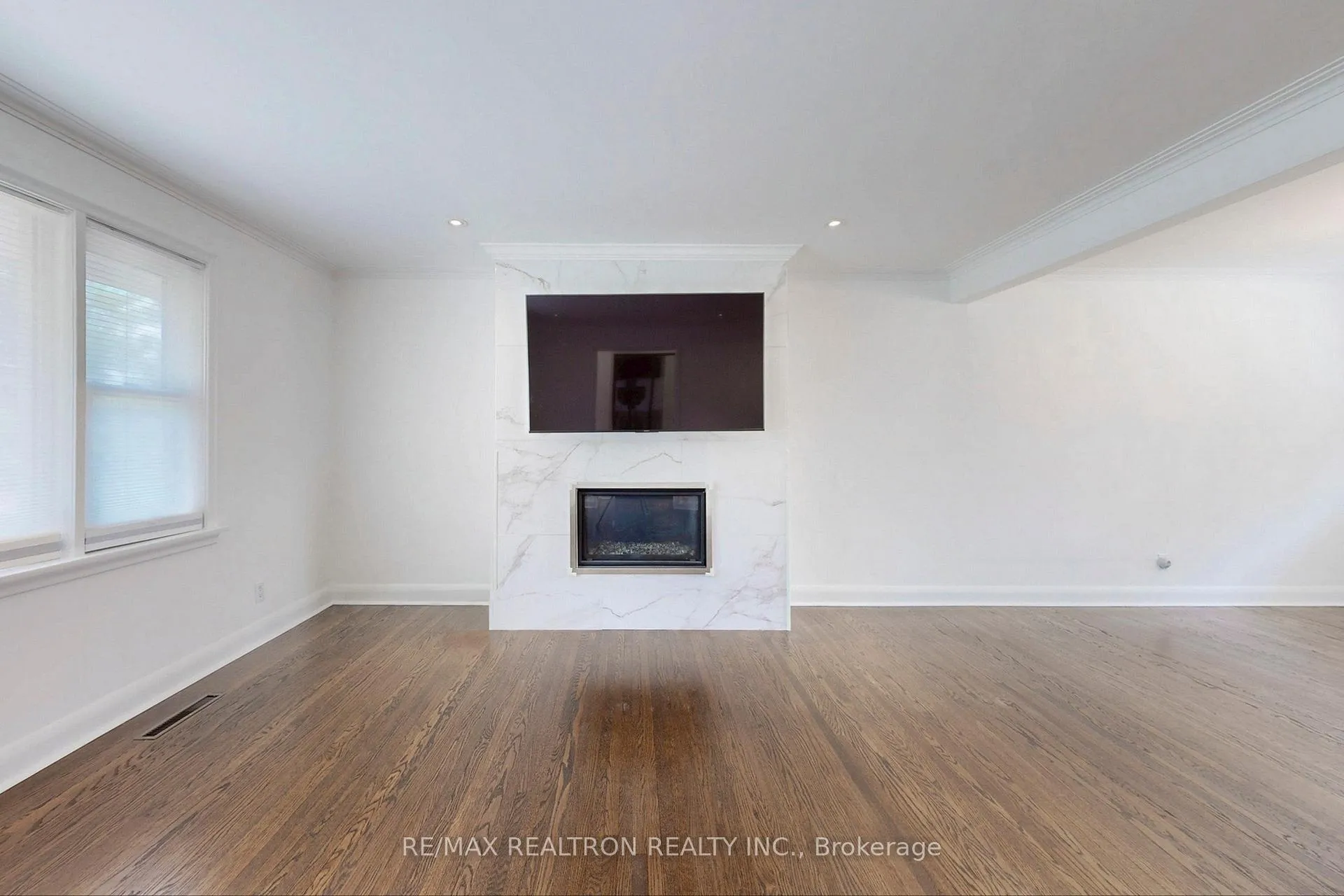 Photo 9 of 27 Naylon Street, Vaughan, Maple — HOMEH
