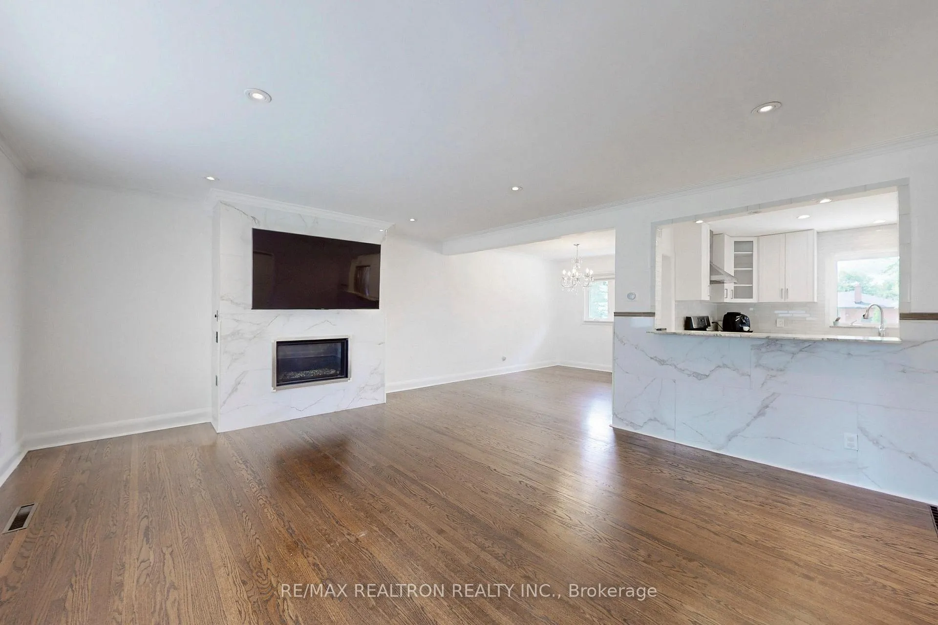Photo 10 of 27 Naylon Street, Vaughan, Maple — HOMEH