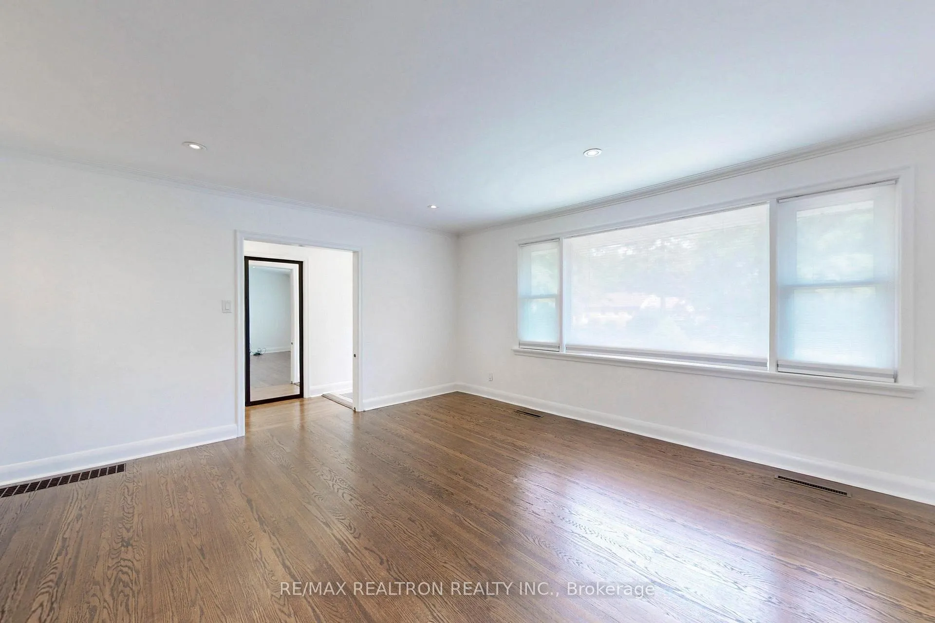 Photo 13 of 27 Naylon Street, Vaughan, Maple — HOMEH