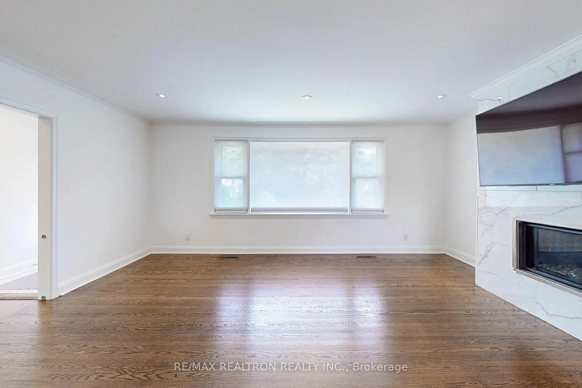 Photo 14 of 27 Naylon Street, Vaughan, Maple — HOMEH