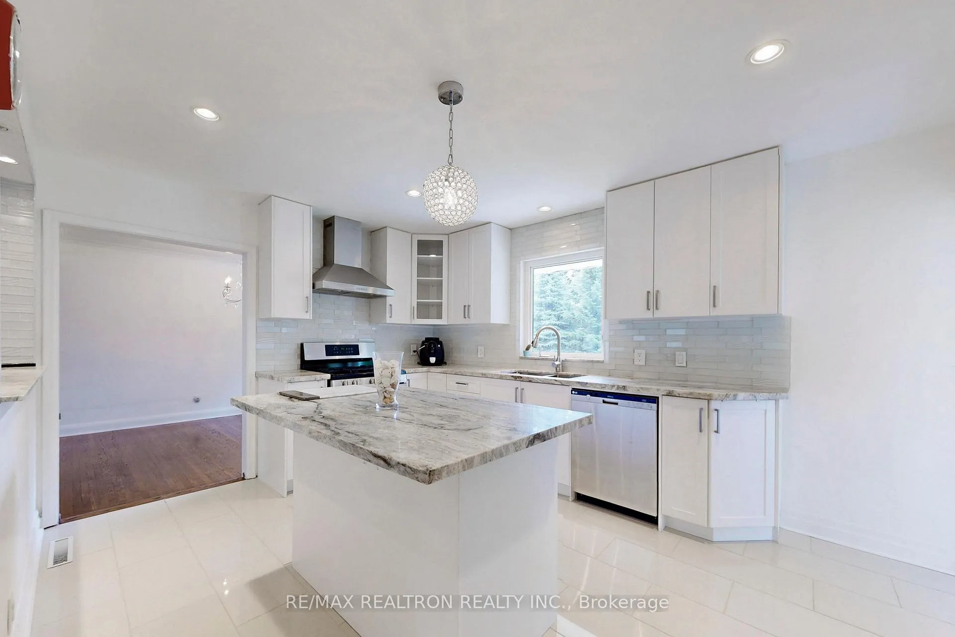 Photo 16 of 27 Naylon Street, Vaughan, Maple — HOMEH
