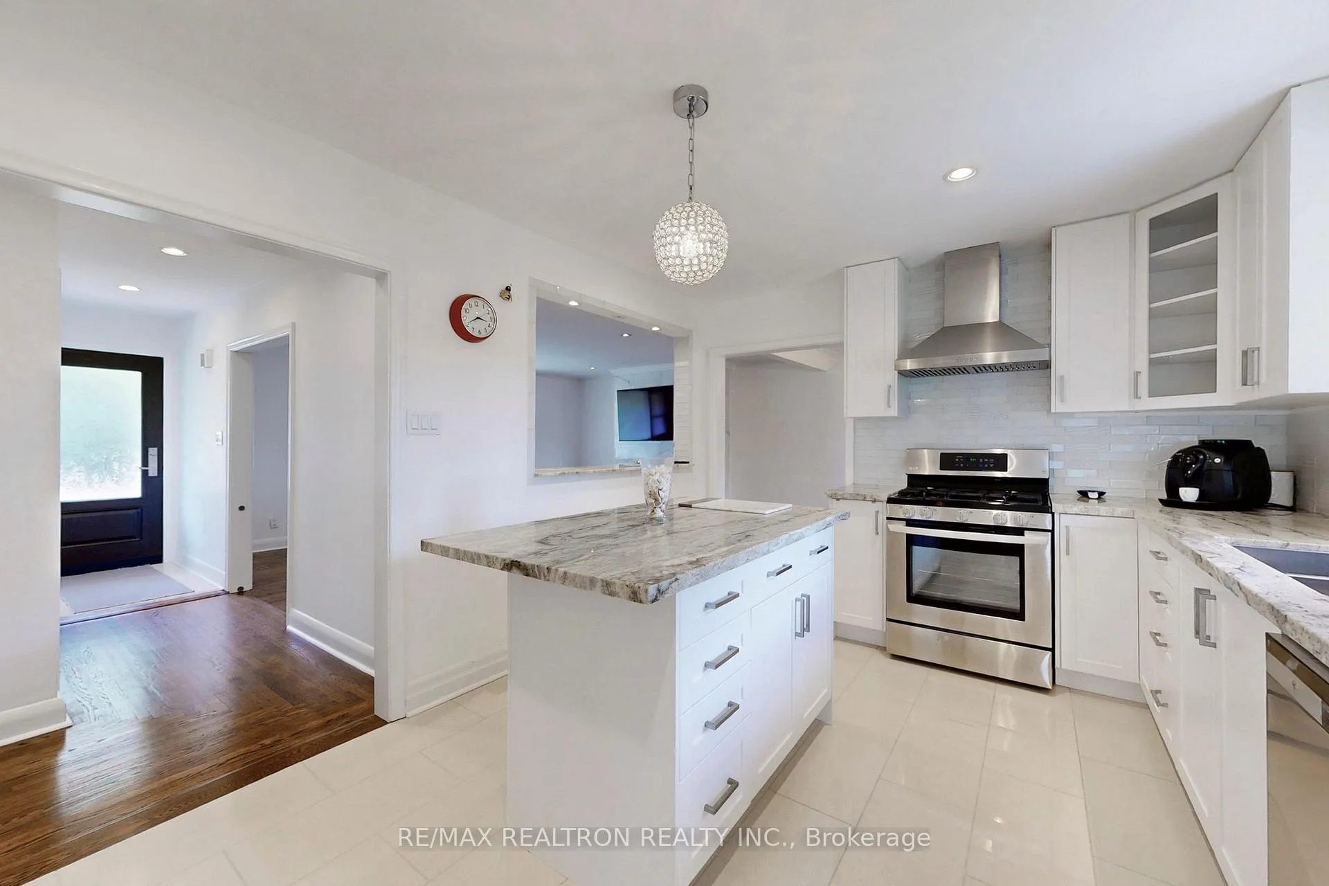 Photo 17 of 27 Naylon Street, Vaughan, Maple — HOMEH