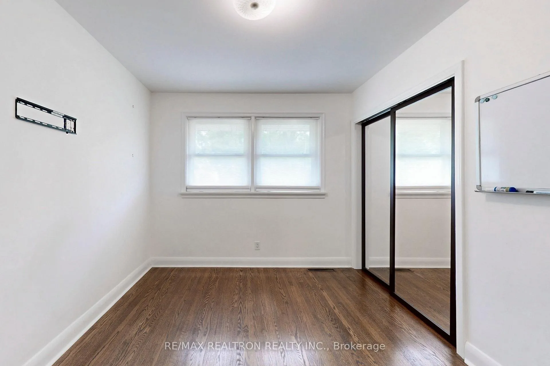 Photo 20 of 27 Naylon Street, Vaughan, Maple — HOMEH