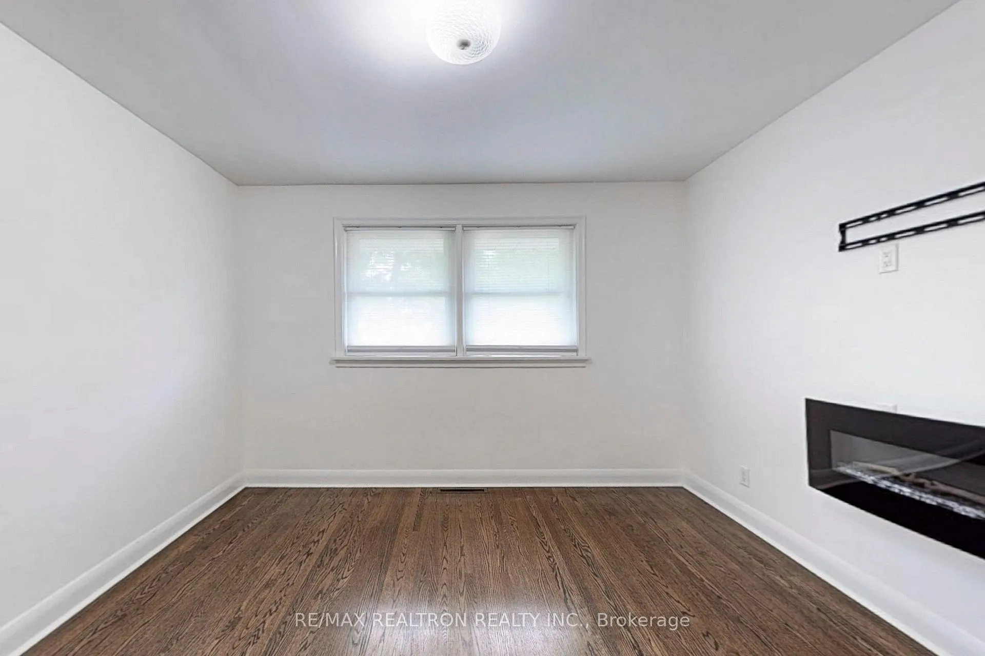 Photo 23 of 27 Naylon Street, Vaughan, Maple — HOMEH
