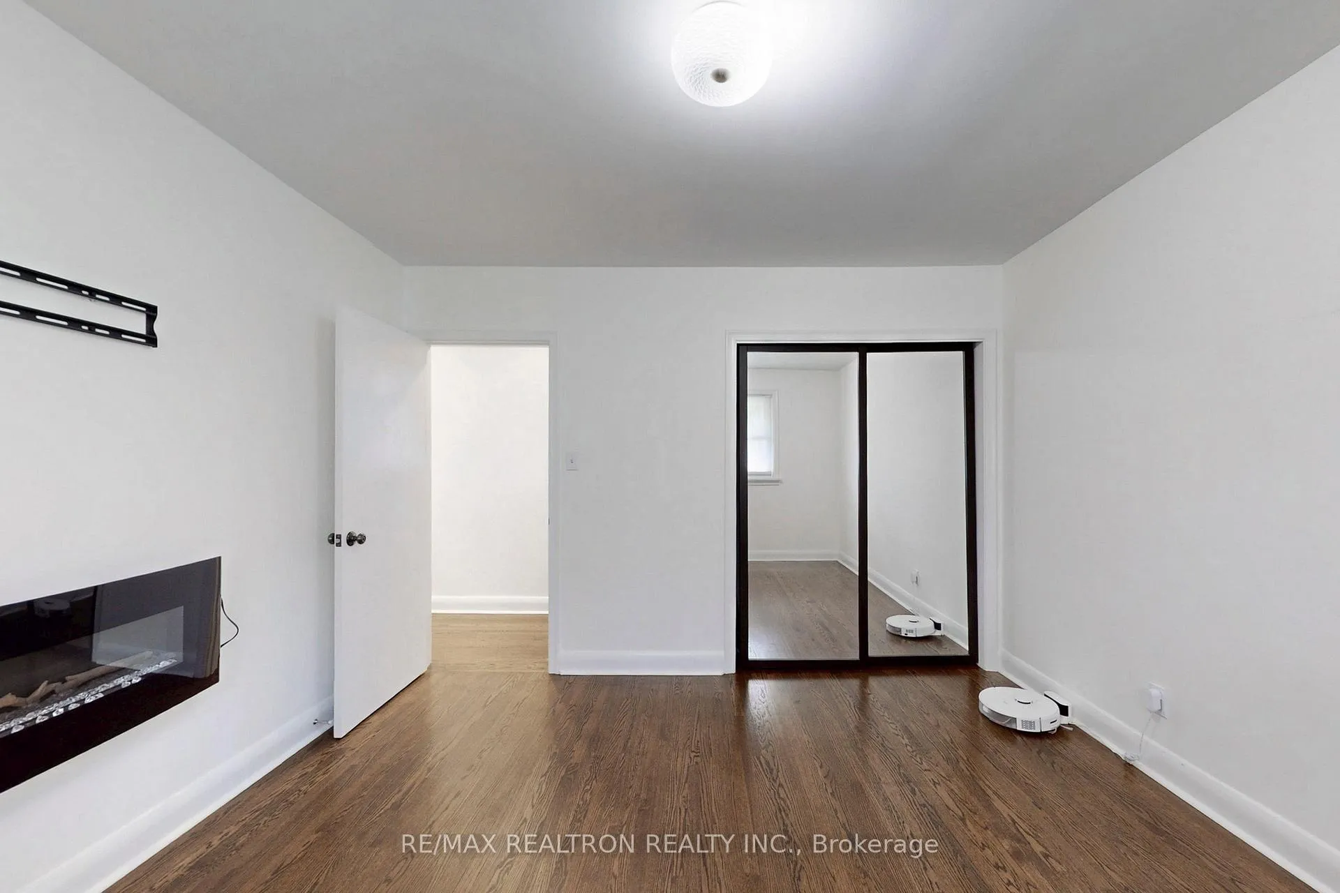 Photo 24 of 27 Naylon Street, Vaughan, Maple — HOMEH