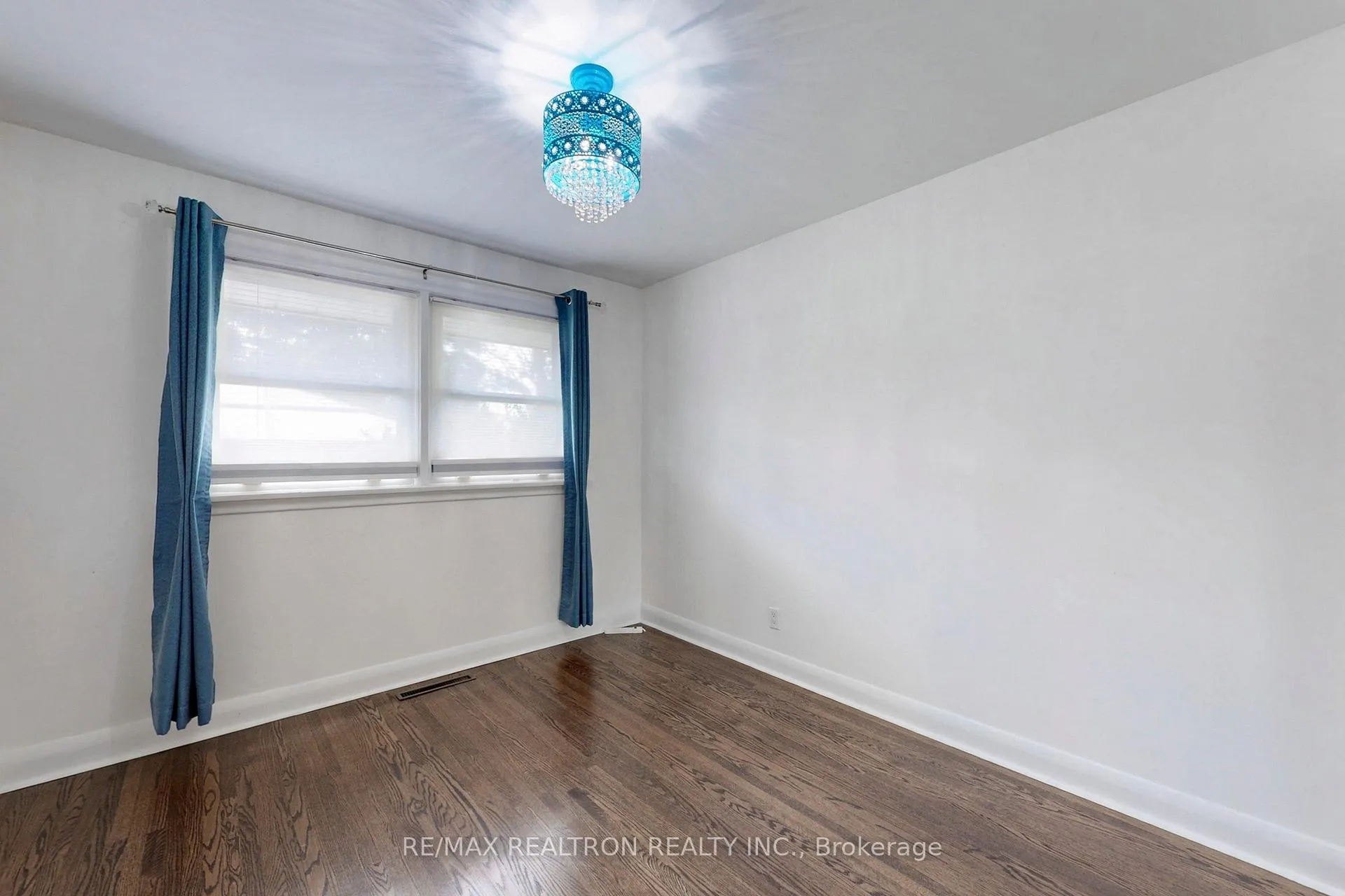 Photo 25 of 27 Naylon Street, Vaughan, Maple — HOMEH