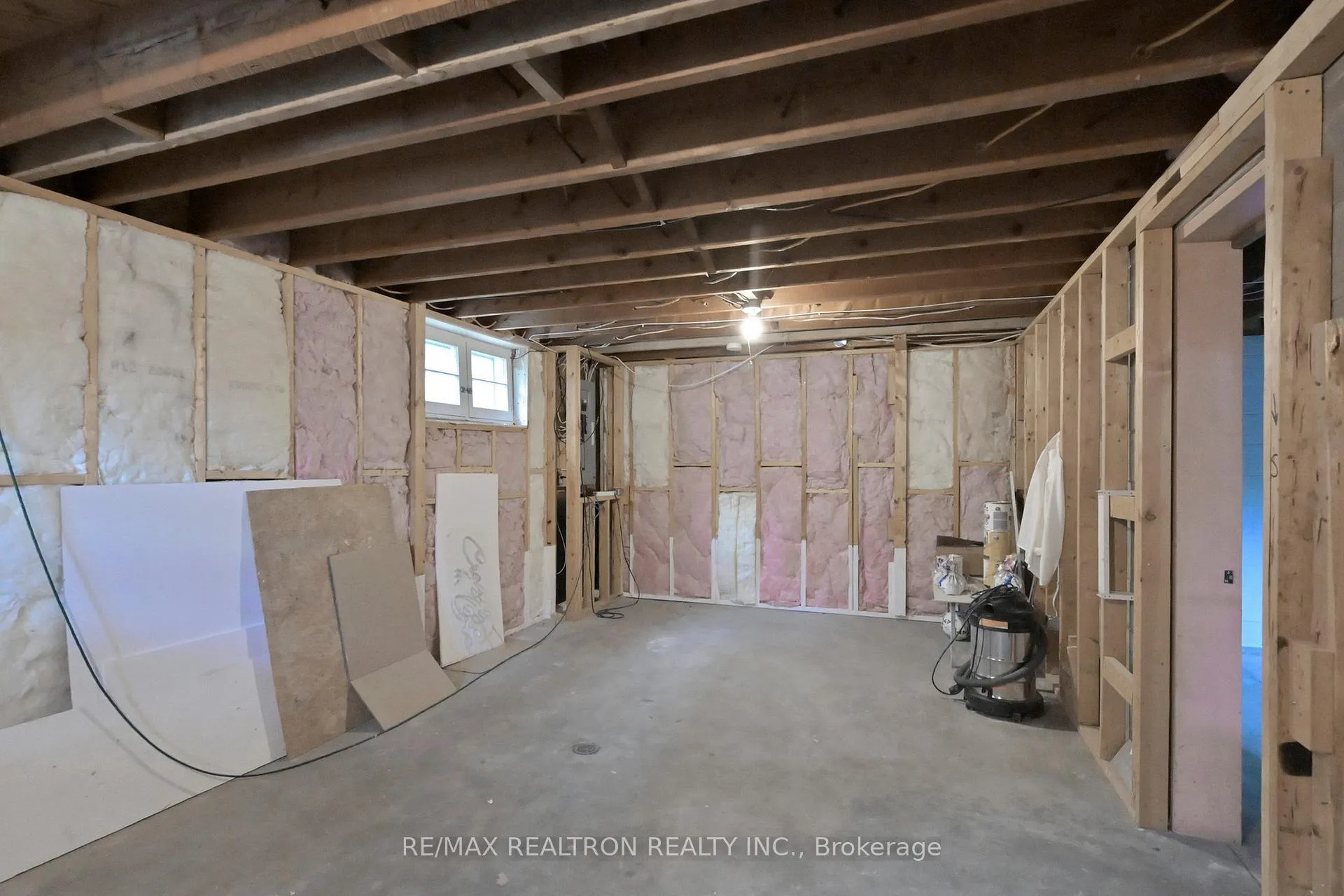 Photo 35 of 27 Naylon Street, Vaughan, Maple — HOMEH