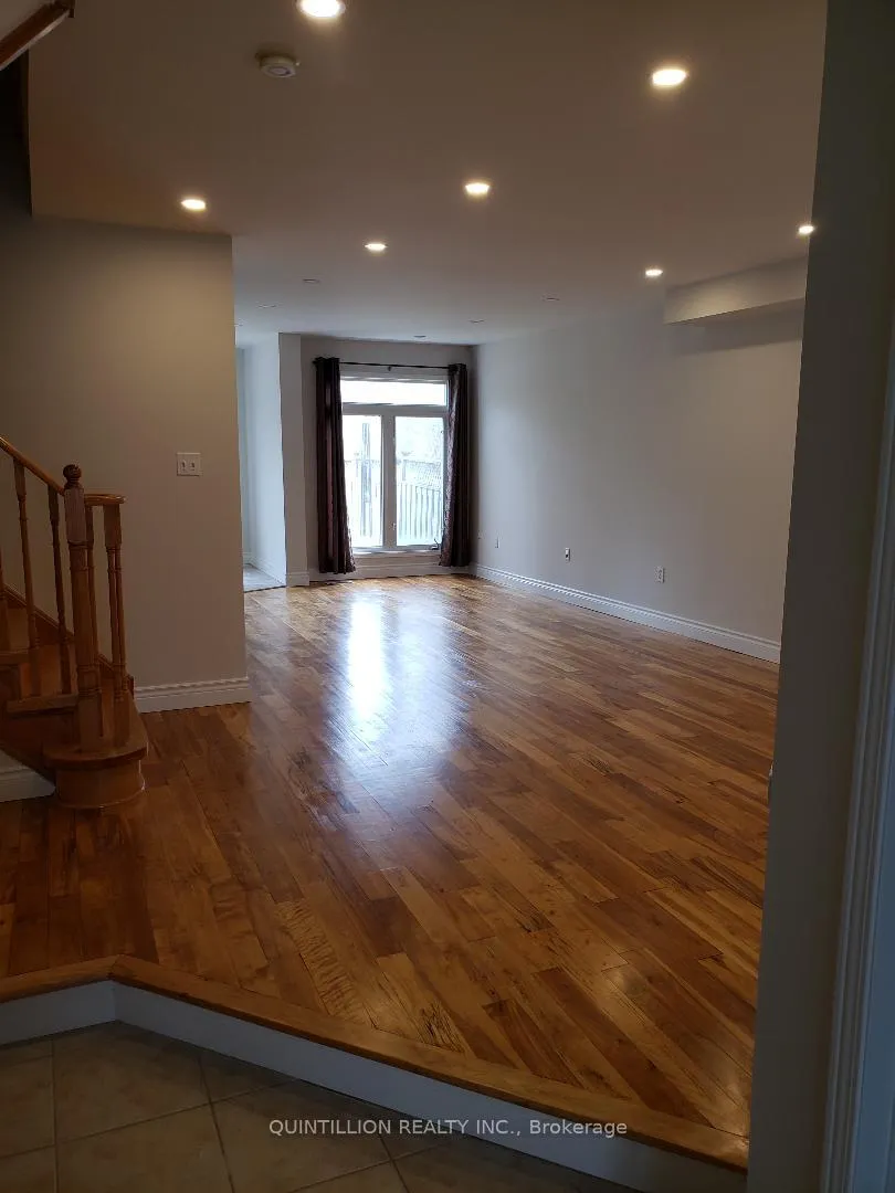 Photo 5 of 66 Briarhall Crescent, Markham, Berczy — HOMEH