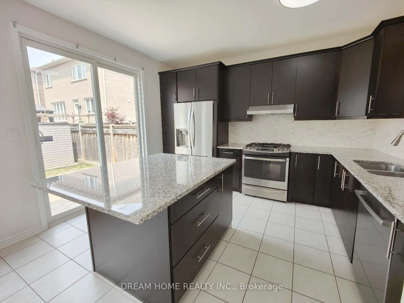 Photo 5 of 73 Buckle Crescent, Aurora, Rural Aurora — HOMEH