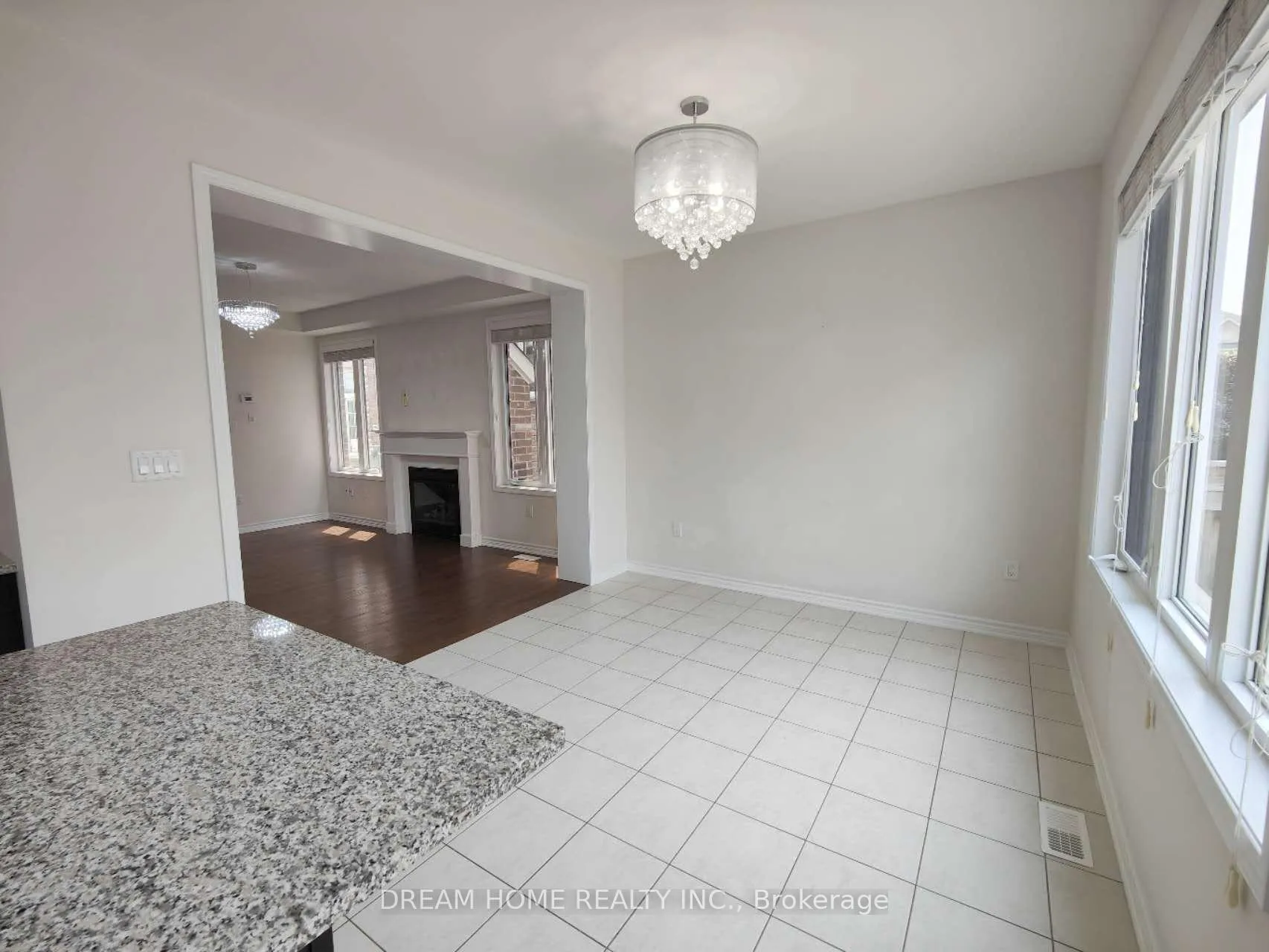 Photo 10 of 73 Buckle Crescent, Aurora, Rural Aurora — HOMEH