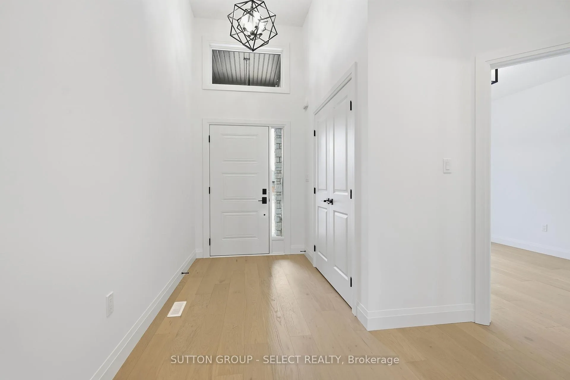 Photo 6 of 45 Hardy Drive, Strathroy-Caradoc, SE — HOMEH