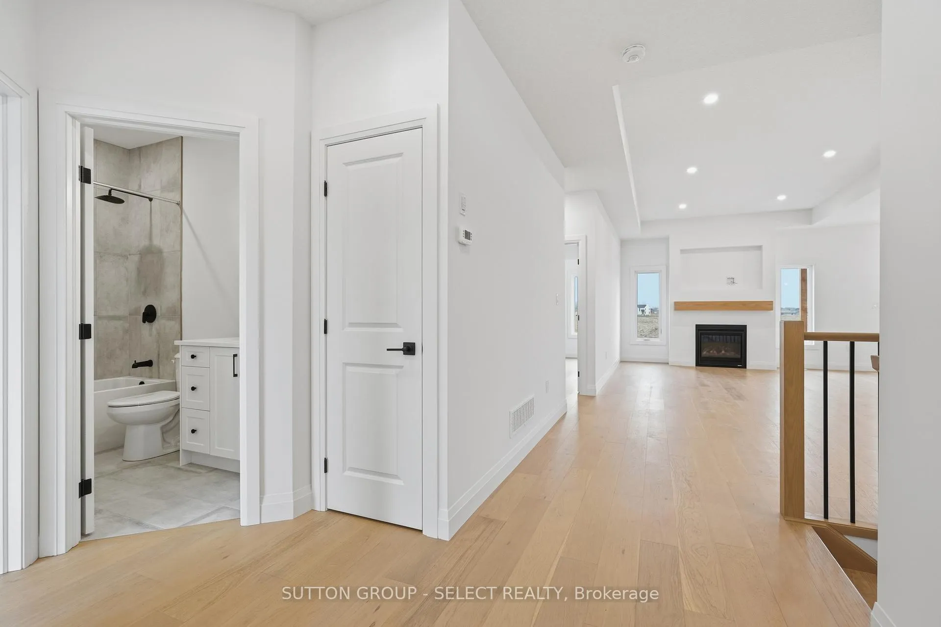 Photo 7 of 45 Hardy Drive, Strathroy-Caradoc, SE — HOMEH