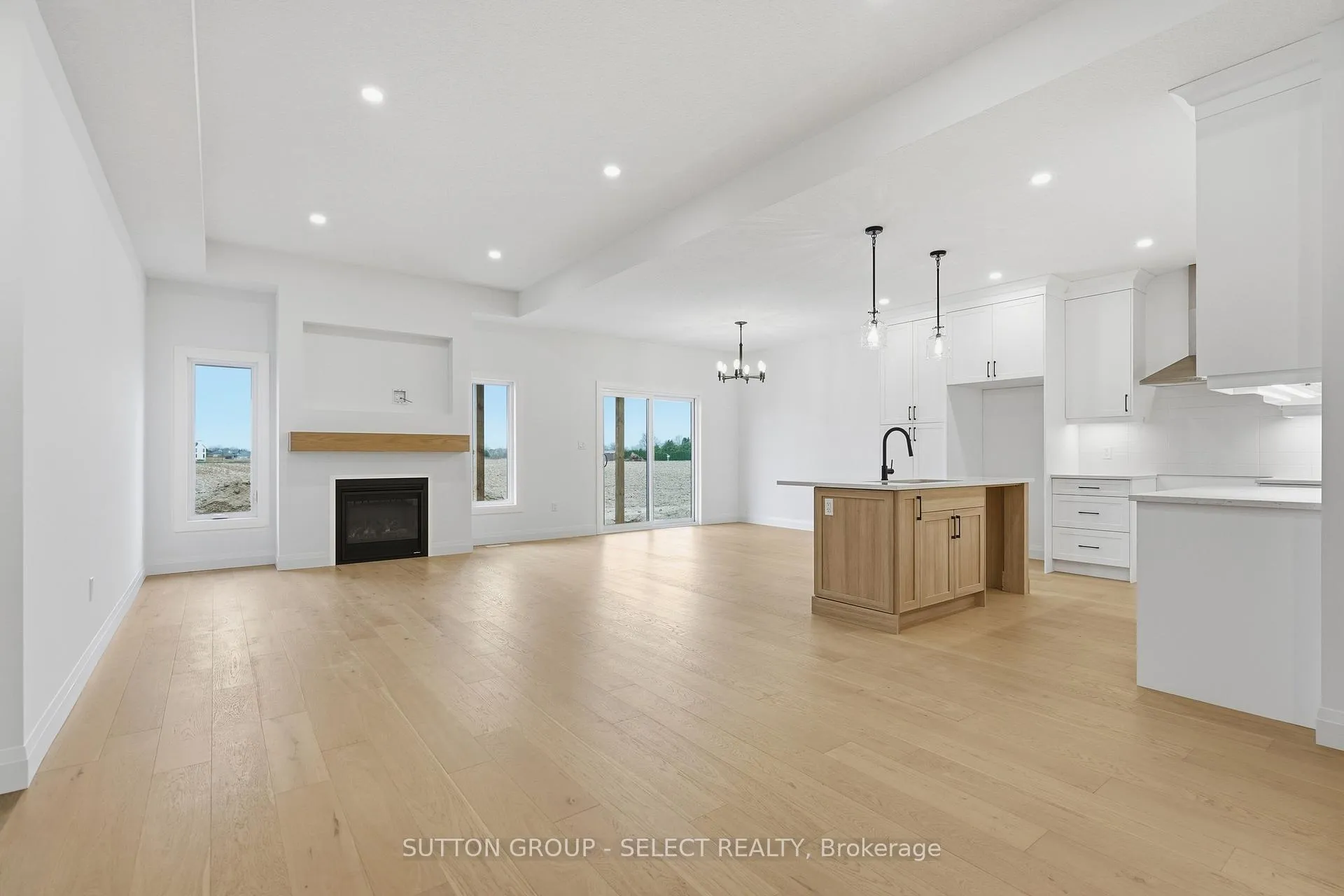 Photo 8 of 45 Hardy Drive, Strathroy-Caradoc, SE — HOMEH