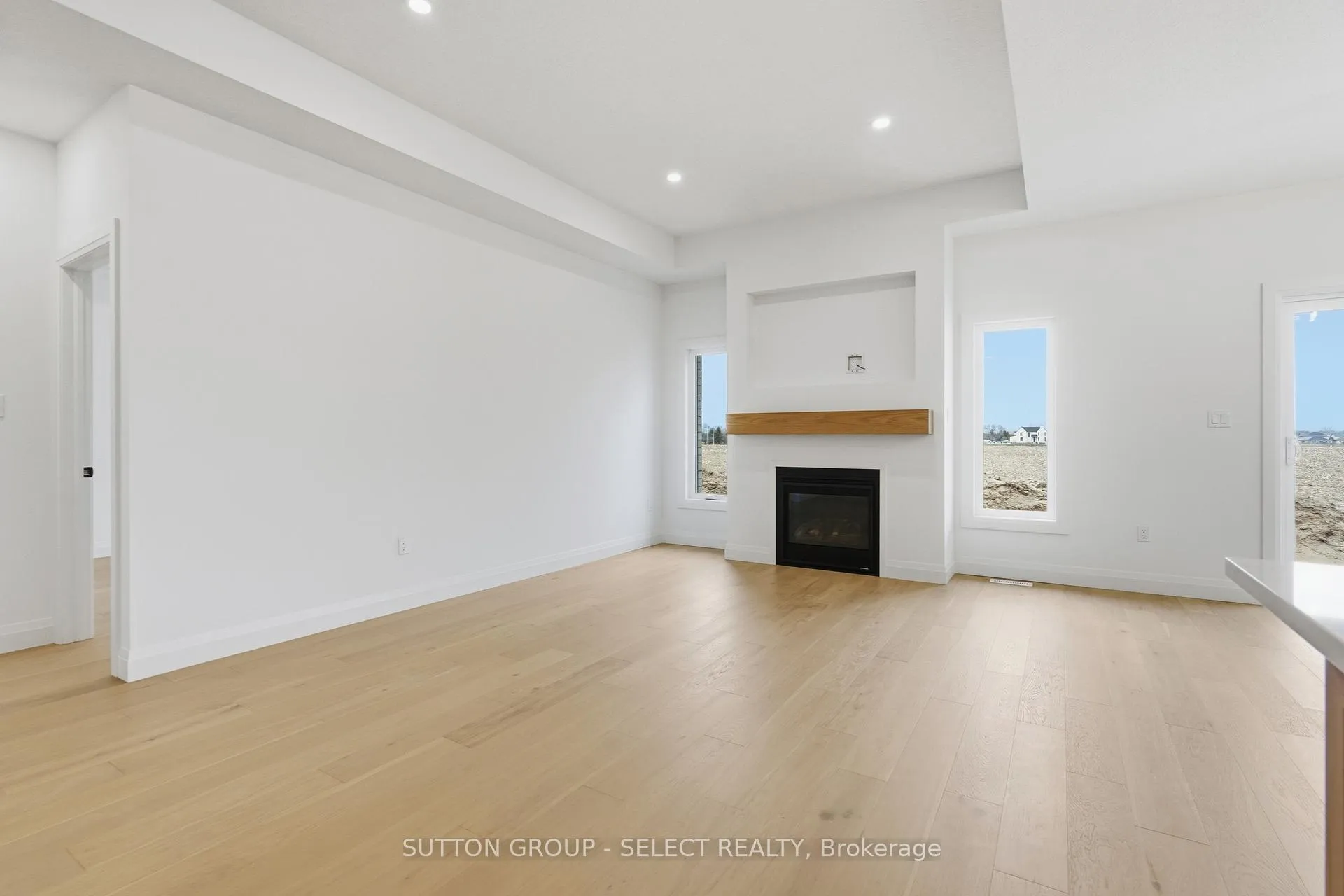 Photo 10 of 45 Hardy Drive, Strathroy-Caradoc, SE — HOMEH