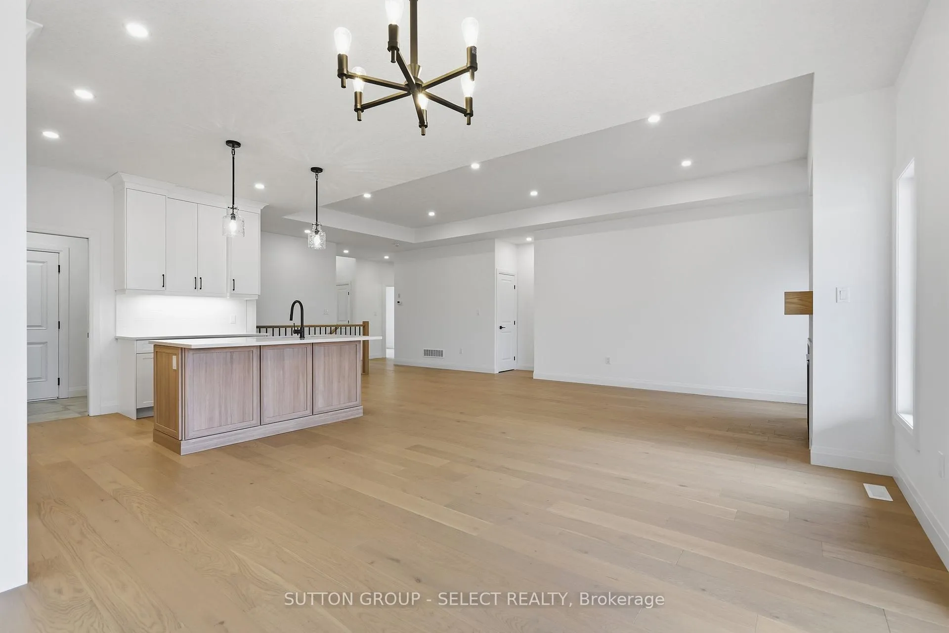 Photo 20 of 45 Hardy Drive, Strathroy-Caradoc, SE — HOMEH