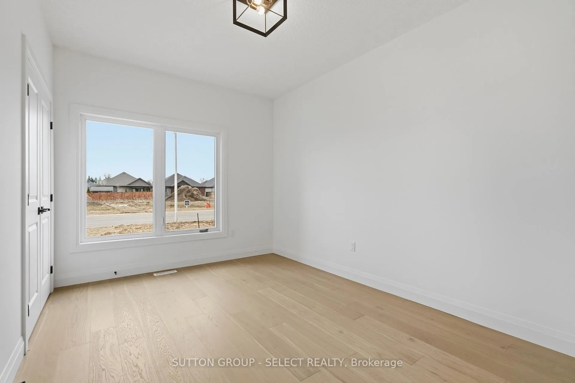 Photo 28 of 45 Hardy Drive, Strathroy-Caradoc, SE — HOMEH
