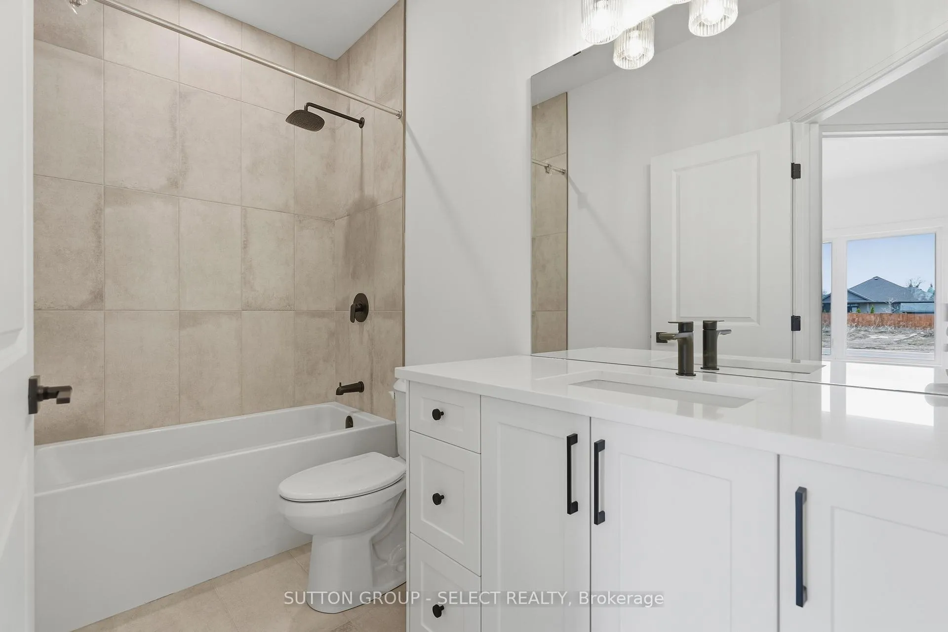 Photo 30 of 45 Hardy Drive, Strathroy-Caradoc, SE — HOMEH