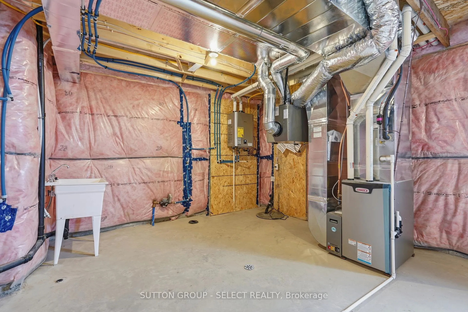 Photo 36 of 45 Hardy Drive, Strathroy-Caradoc, SE — HOMEH