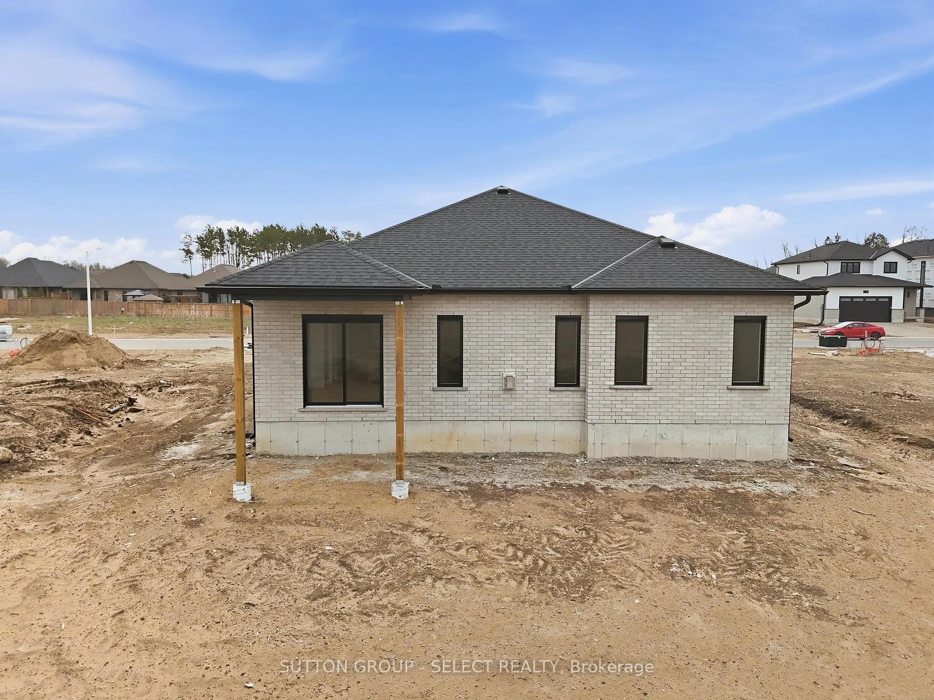 Photo 38 of 45 Hardy Drive, Strathroy-Caradoc, SE — HOMEH