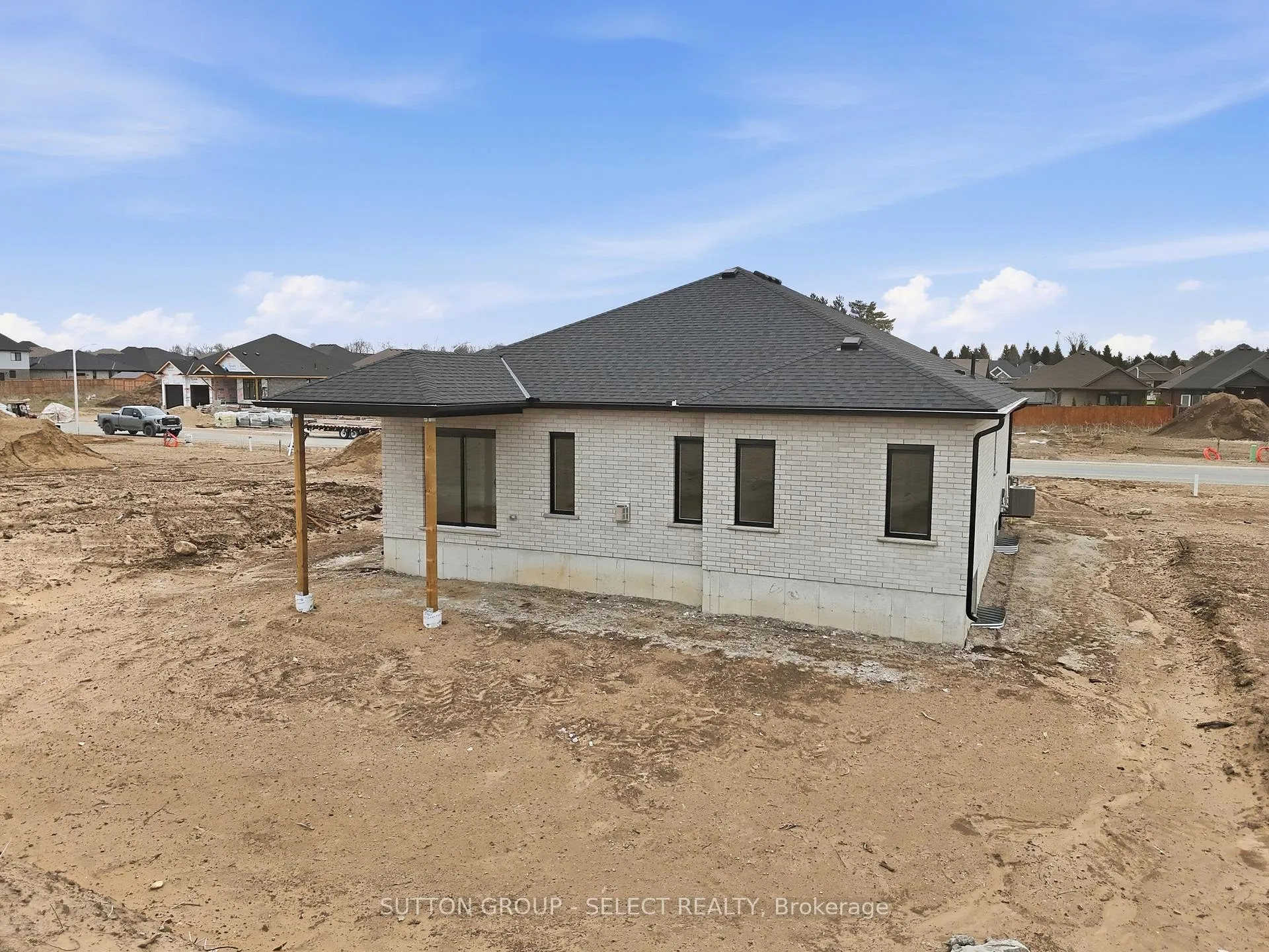 Photo 39 of 45 Hardy Drive, Strathroy-Caradoc, SE — HOMEH