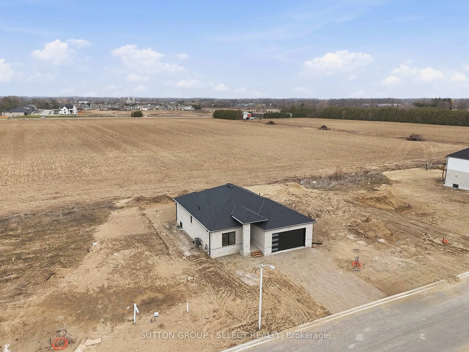 Photo 42 of 45 Hardy Drive, Strathroy-Caradoc, SE — HOMEH