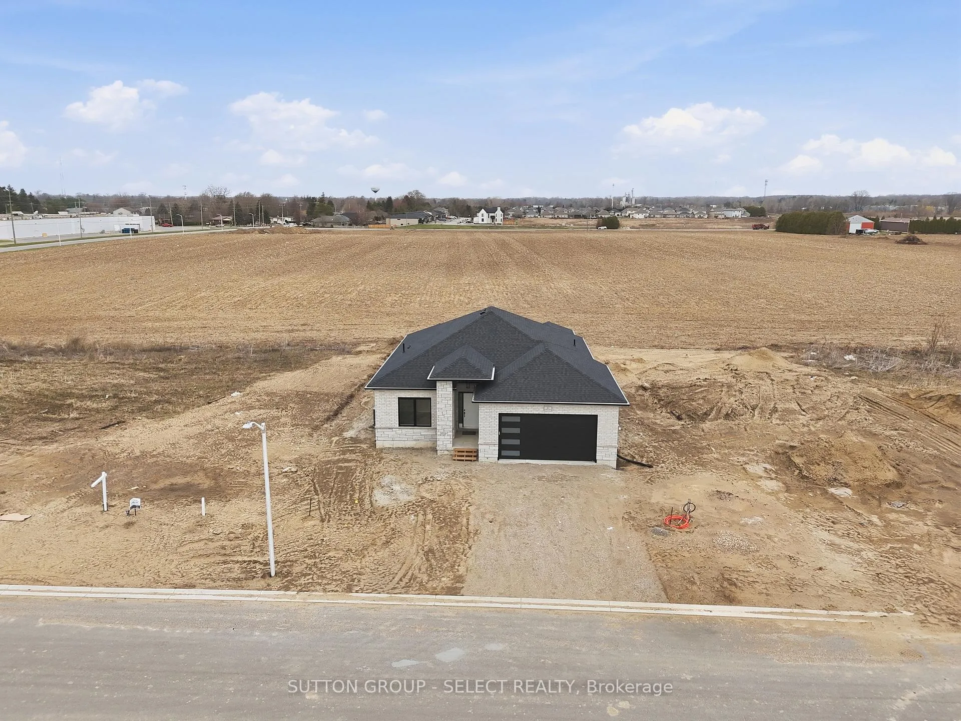Photo 43 of 45 Hardy Drive, Strathroy-Caradoc, SE — HOMEH