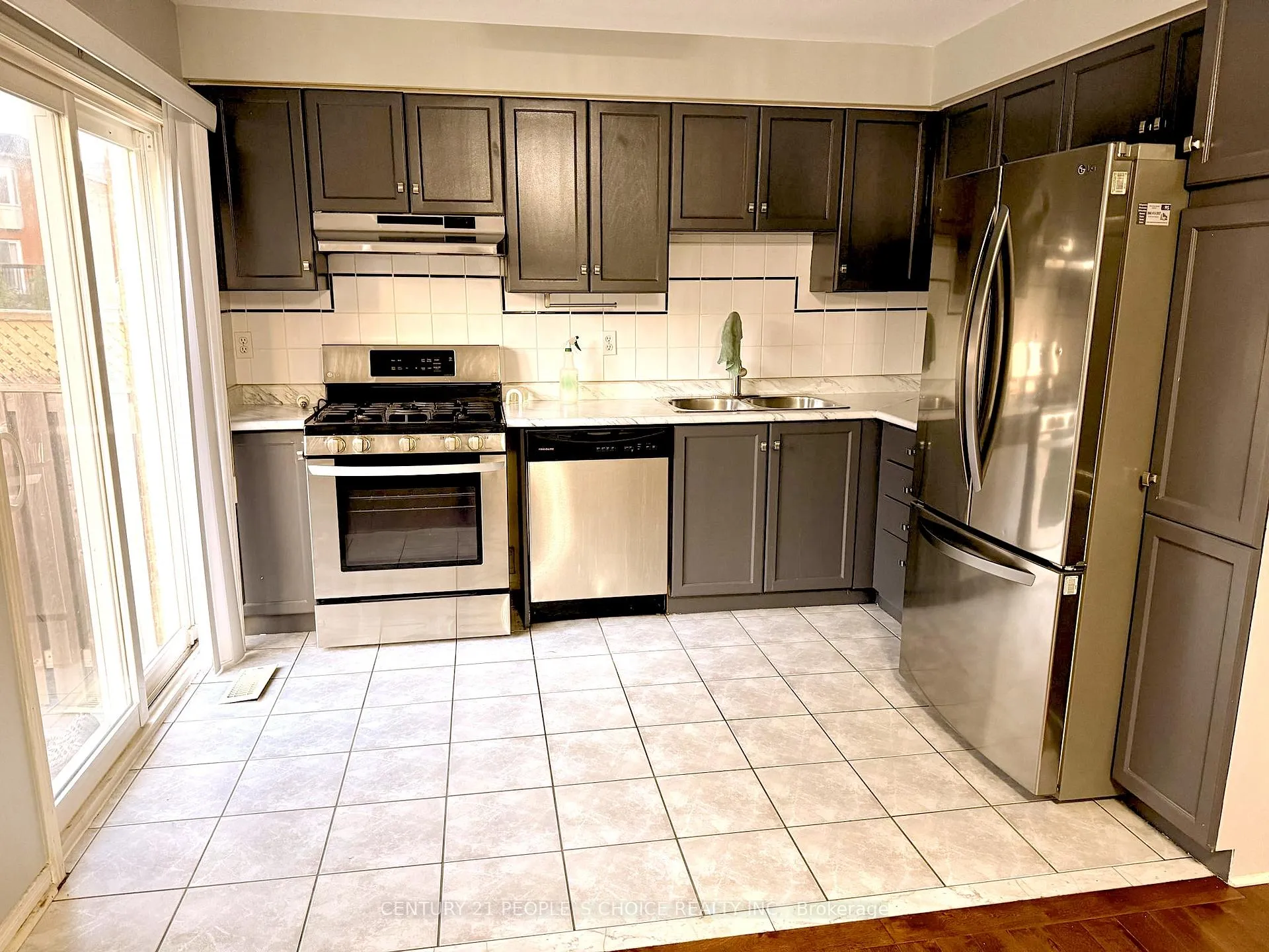 Photo 8 of 146 Stokely Crescent, Whitby, Downtown Whitby — HOMEH